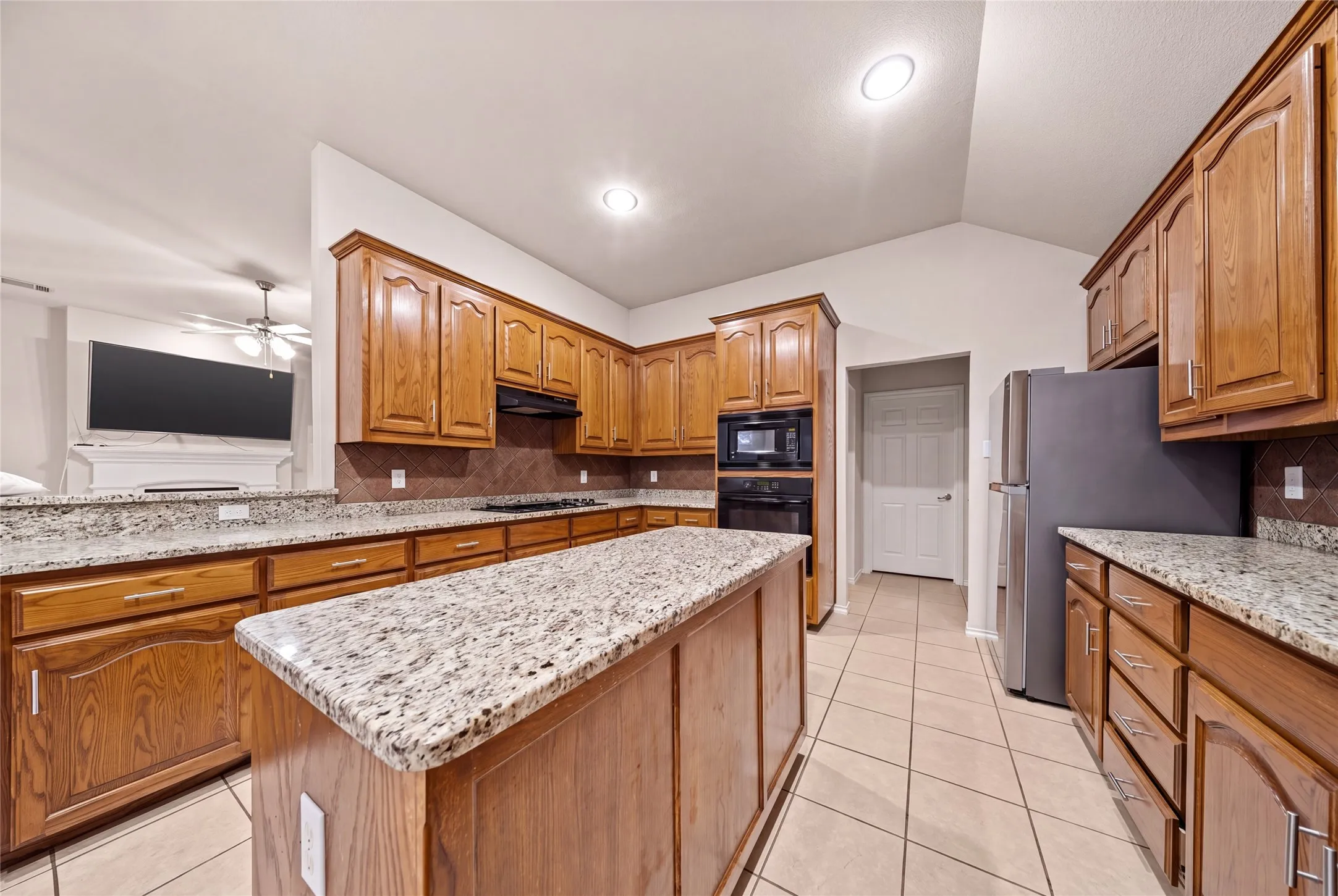 Single Family Residence For Sale in Dallas County , 7043 Granville Court, Dallas, Texas 75249, 4 Bedroom, 2 Bathroom, 2 Garage spaces, 2,303 Sqft, built in 2004, mls#21404976, Real Estate Agent in Dallas, Homes For Sale in Dallas county, Homes For Sale in Dallas, Realtor in Dallas Texas, Real Estate Brokerage Independent Realty Texas, Luminita Cordes Realtor