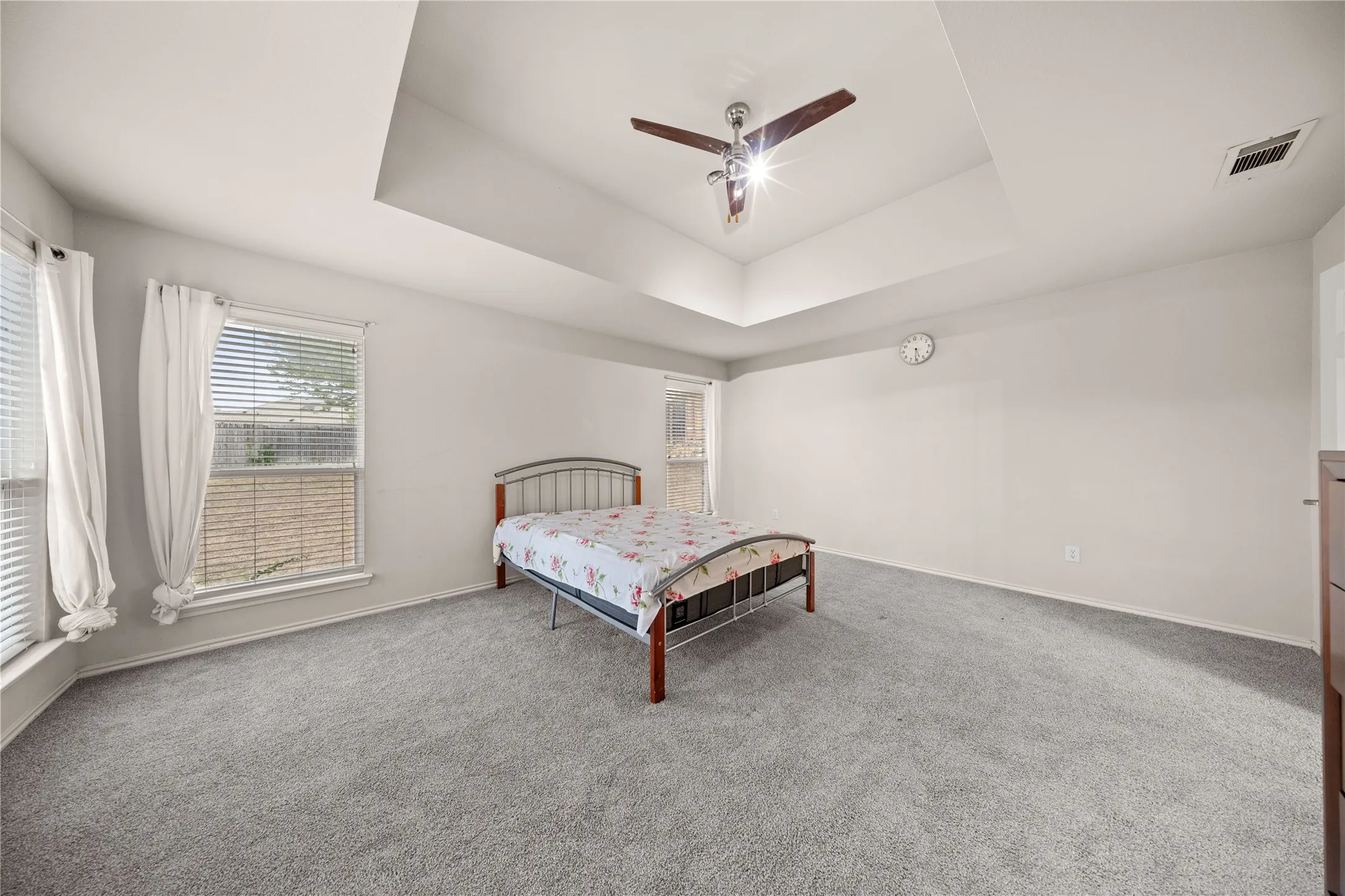 Single Family Residence For Sale in Dallas County , 7043 Granville Court, Dallas, Texas 75249, 4 Bedroom, 2 Bathroom, 2 Garage spaces, 2,303 Sqft, built in 2004, mls#21404976, Real Estate Agent in Dallas, Homes For Sale in Dallas county, Homes For Sale in Dallas, Realtor in Dallas Texas, Real Estate Brokerage Independent Realty Texas, Luminita Cordes Realtor