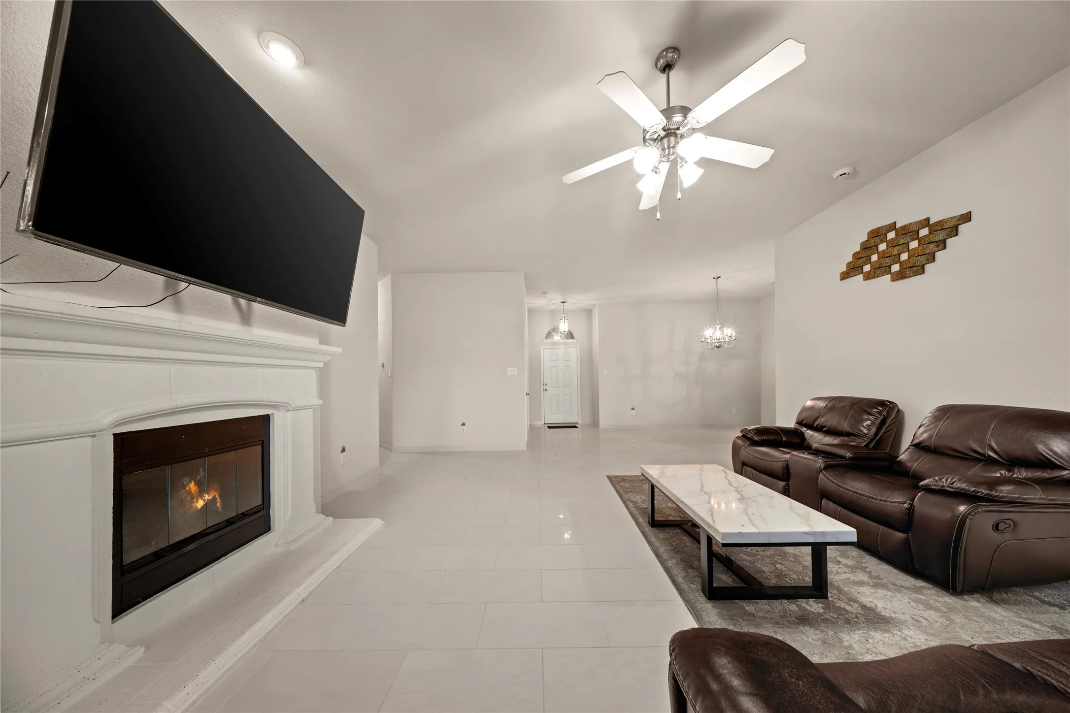 Single Family Residence For Sale in Dallas County , 7043 Granville Court, Dallas, Texas 75249, 4 Bedroom, 2 Bathroom, 2 Garage spaces, 2,303 Sqft, built in 2004, mls#21404976, Real Estate Agent in Dallas, Homes For Sale in Dallas county, Homes For Sale in Dallas, Realtor in Dallas Texas, Real Estate Brokerage Independent Realty Texas, Luminita Cordes Realtor