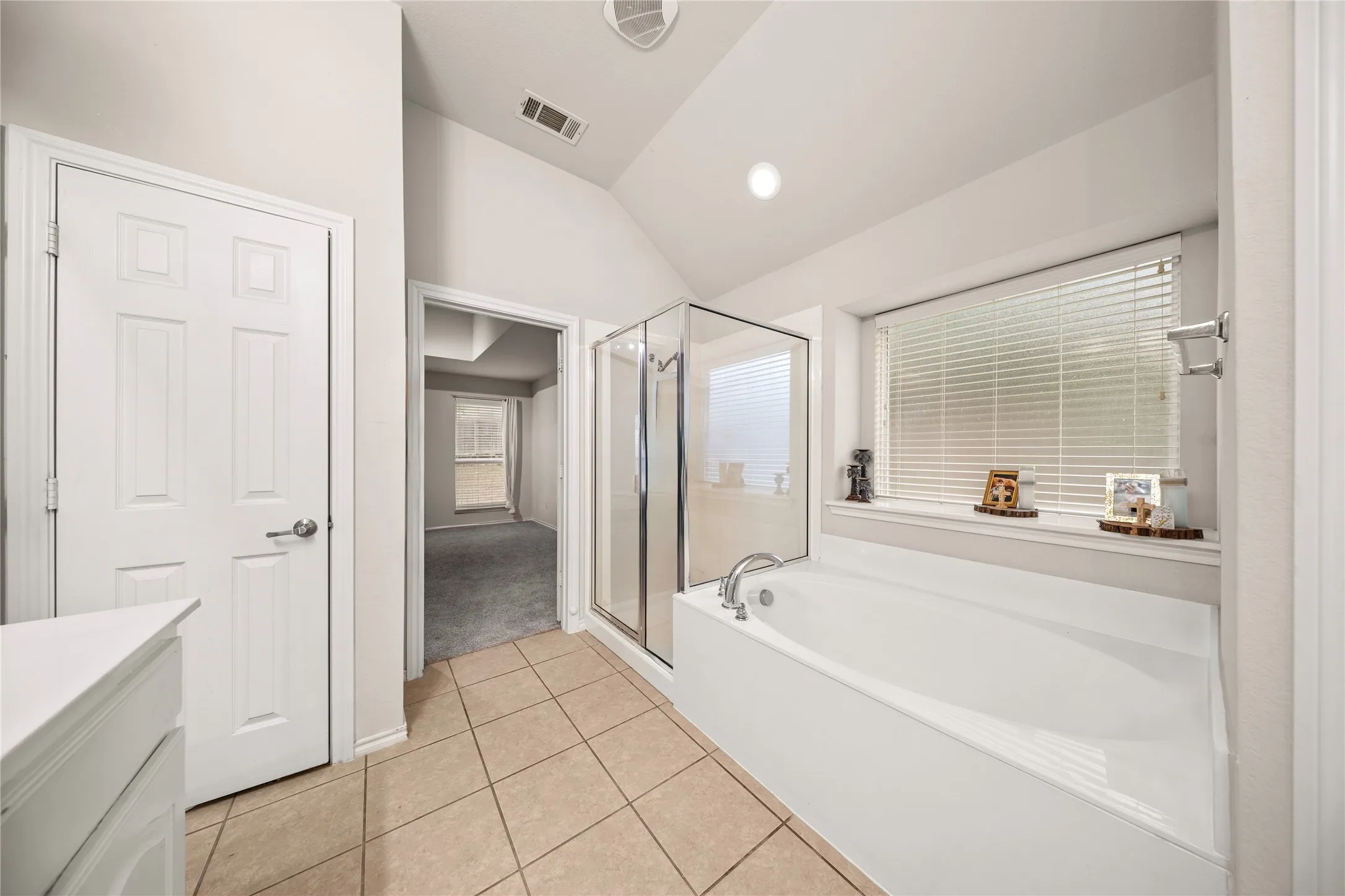 Single Family Residence For Sale in Dallas County , 7043 Granville Court, Dallas, Texas 75249, 4 Bedroom, 2 Bathroom, 2 Garage spaces, 2,303 Sqft, built in 2004, mls#21404976, Real Estate Agent in Dallas, Homes For Sale in Dallas county, Homes For Sale in Dallas, Realtor in Dallas Texas, Real Estate Brokerage Independent Realty Texas, Luminita Cordes Realtor