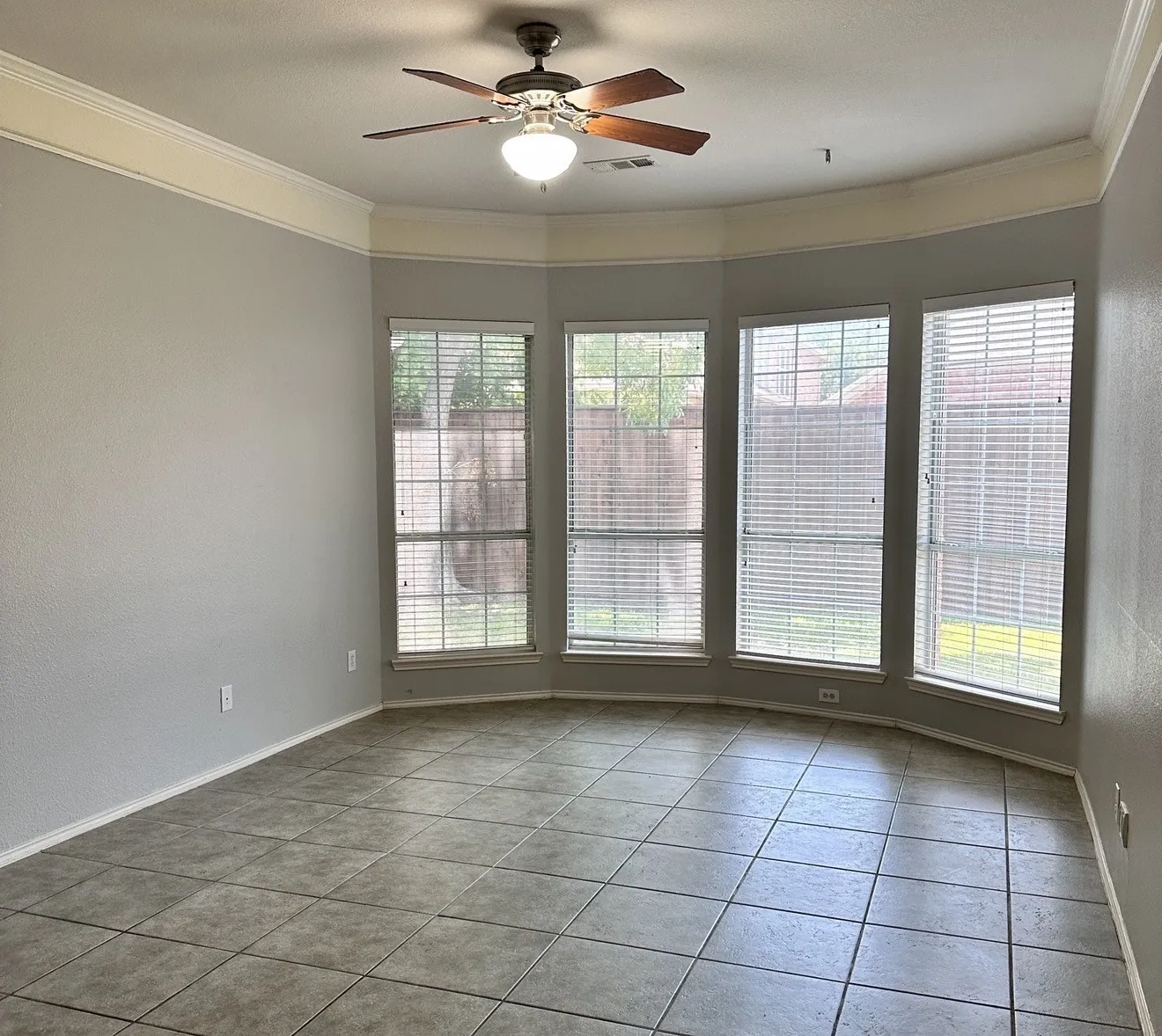 Single Family Residence For Rent in Denton County , 2428 Pheasant Drive, Little Elm, Texas 75068, 3 Bedroom, 2 Bathroom, 2 Garage spaces, 2,127 Sqft, built in 2002, mls#21406547, Real Estate Agent in Little Elm, Homes For Rent in Denton county, Homes For Rent in Little Elm, Realtor in Little Elm Texas, Real Estate Brokerage Independent Realty Texas, Luminita Cordes Realtor