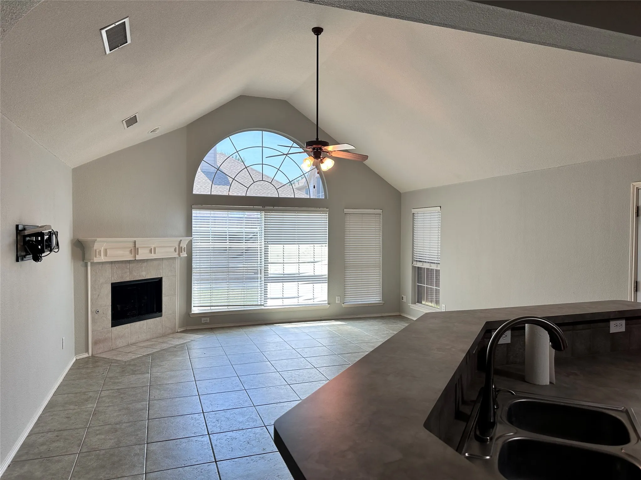 Single Family Residence For Rent in Denton County , 2428 Pheasant Drive, Little Elm, Texas 75068, 3 Bedroom, 2 Bathroom, 2 Garage spaces, 2,127 Sqft, built in 2002, mls#21406547, Real Estate Agent in Little Elm, Homes For Rent in Denton county, Homes For Rent in Little Elm, Realtor in Little Elm Texas, Real Estate Brokerage Independent Realty Texas, Luminita Cordes Realtor
