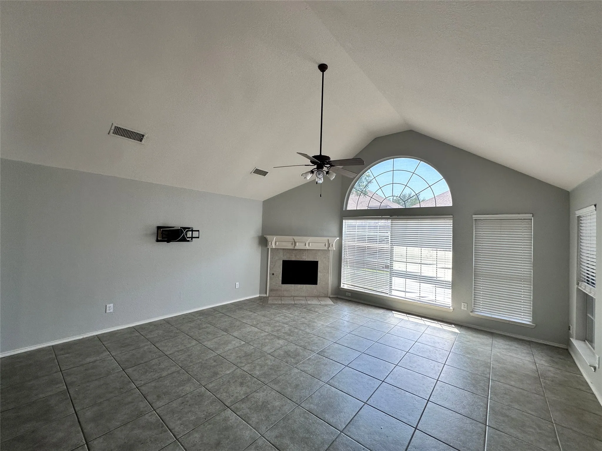 Single Family Residence For Rent in Denton County , 2428 Pheasant Drive, Little Elm, Texas 75068, 3 Bedroom, 2 Bathroom, 2 Garage spaces, 2,127 Sqft, built in 2002, mls#21406547, Real Estate Agent in Little Elm, Homes For Rent in Denton county, Homes For Rent in Little Elm, Realtor in Little Elm Texas, Real Estate Brokerage Independent Realty Texas, Luminita Cordes Realtor