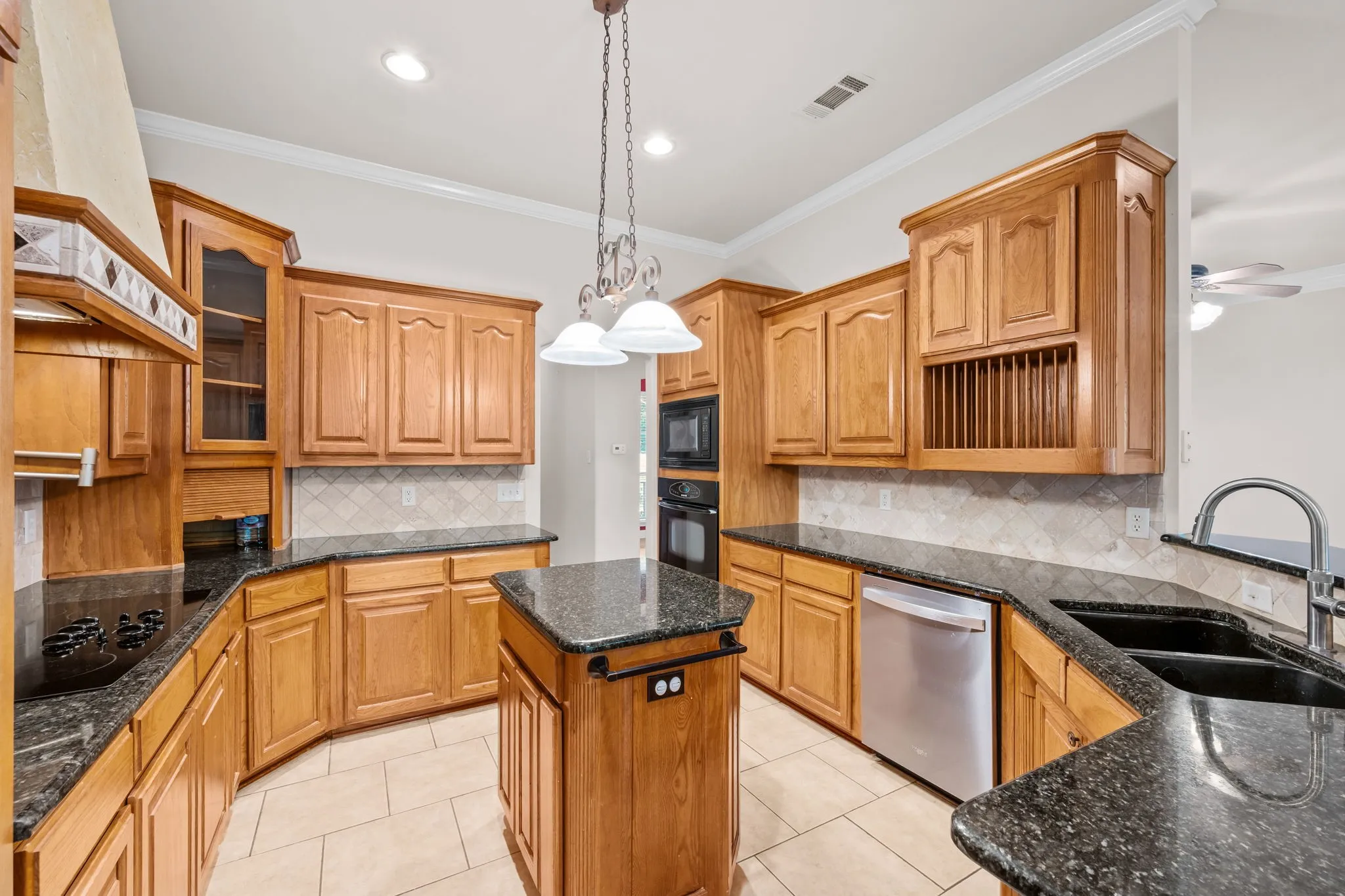 Single Family Residence For Sale in Parker County , 106 Woodhaven Court, Weatherford, Texas 76087, 4 Bedroom, 3 Bathroom, 3 Garage spaces, 2,090 Sqft, built in 2005, mls#21405963, Real Estate Agent in Weatherford, Homes For Sale in Parker county, Homes For Sale in Weatherford, Realtor in Weatherford Texas, Real Estate Brokerage Independent Realty Texas, Luminita Cordes Realtor