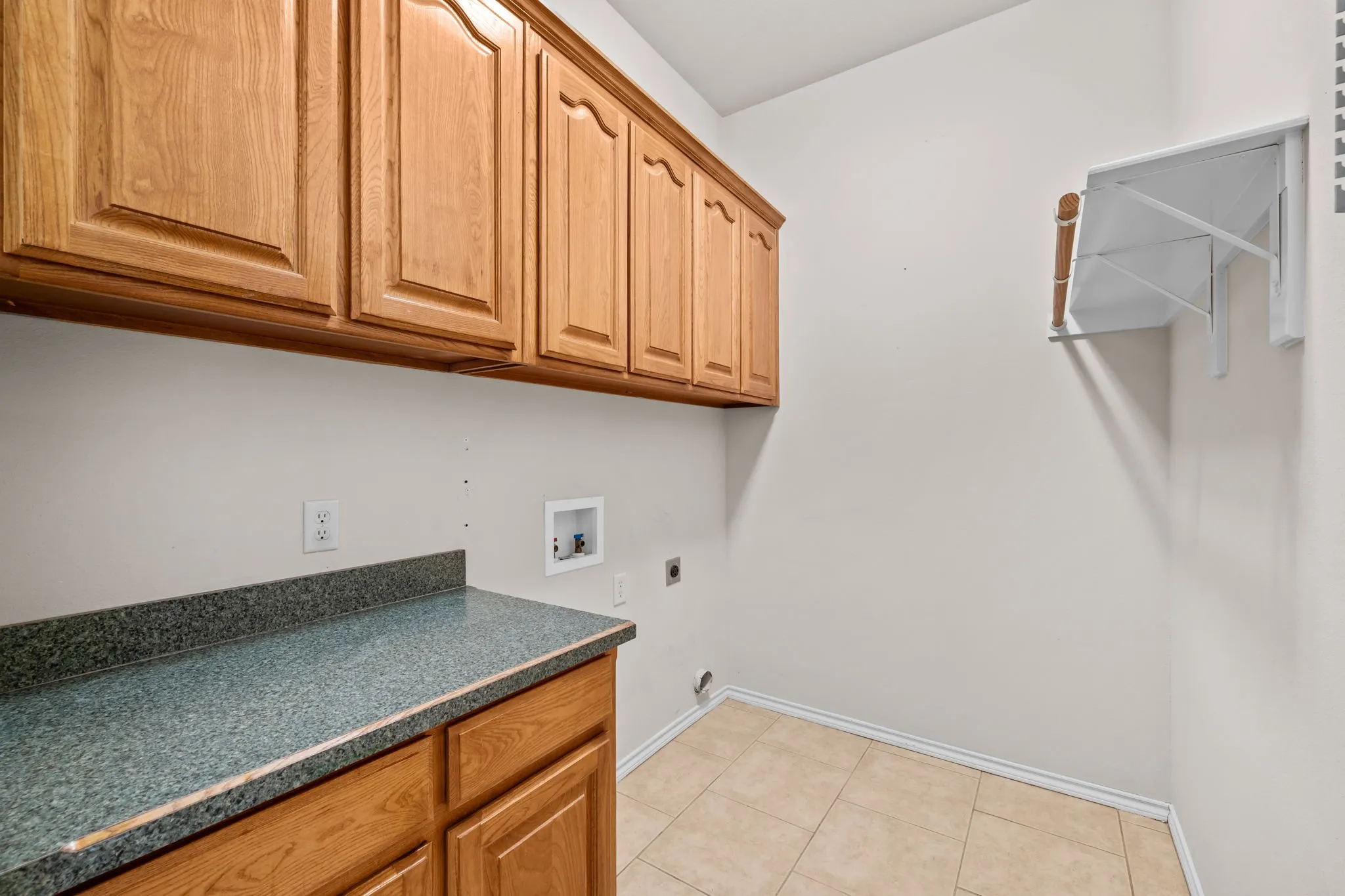 Single Family Residence For Sale in Parker County , 106 Woodhaven Court, Weatherford, Texas 76087, 4 Bedroom, 3 Bathroom, 3 Garage spaces, 2,090 Sqft, built in 2005, mls#21405963, Real Estate Agent in Weatherford, Homes For Sale in Parker county, Homes For Sale in Weatherford, Realtor in Weatherford Texas, Real Estate Brokerage Independent Realty Texas, Luminita Cordes Realtor