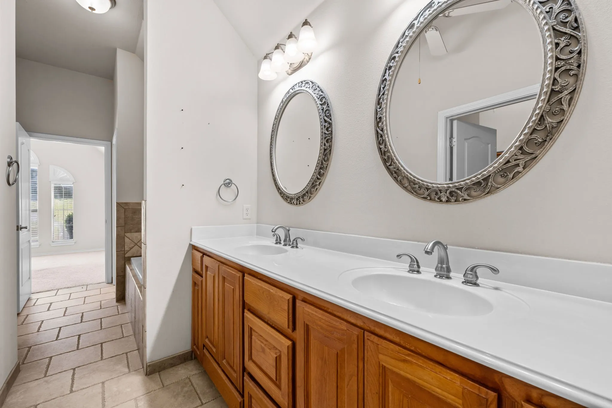 Single Family Residence For Sale in Parker County , 106 Woodhaven Court, Weatherford, Texas 76087, 4 Bedroom, 3 Bathroom, 3 Garage spaces, 2,090 Sqft, built in 2005, mls#21405963, Real Estate Agent in Weatherford, Homes For Sale in Parker county, Homes For Sale in Weatherford, Realtor in Weatherford Texas, Real Estate Brokerage Independent Realty Texas, Luminita Cordes Realtor