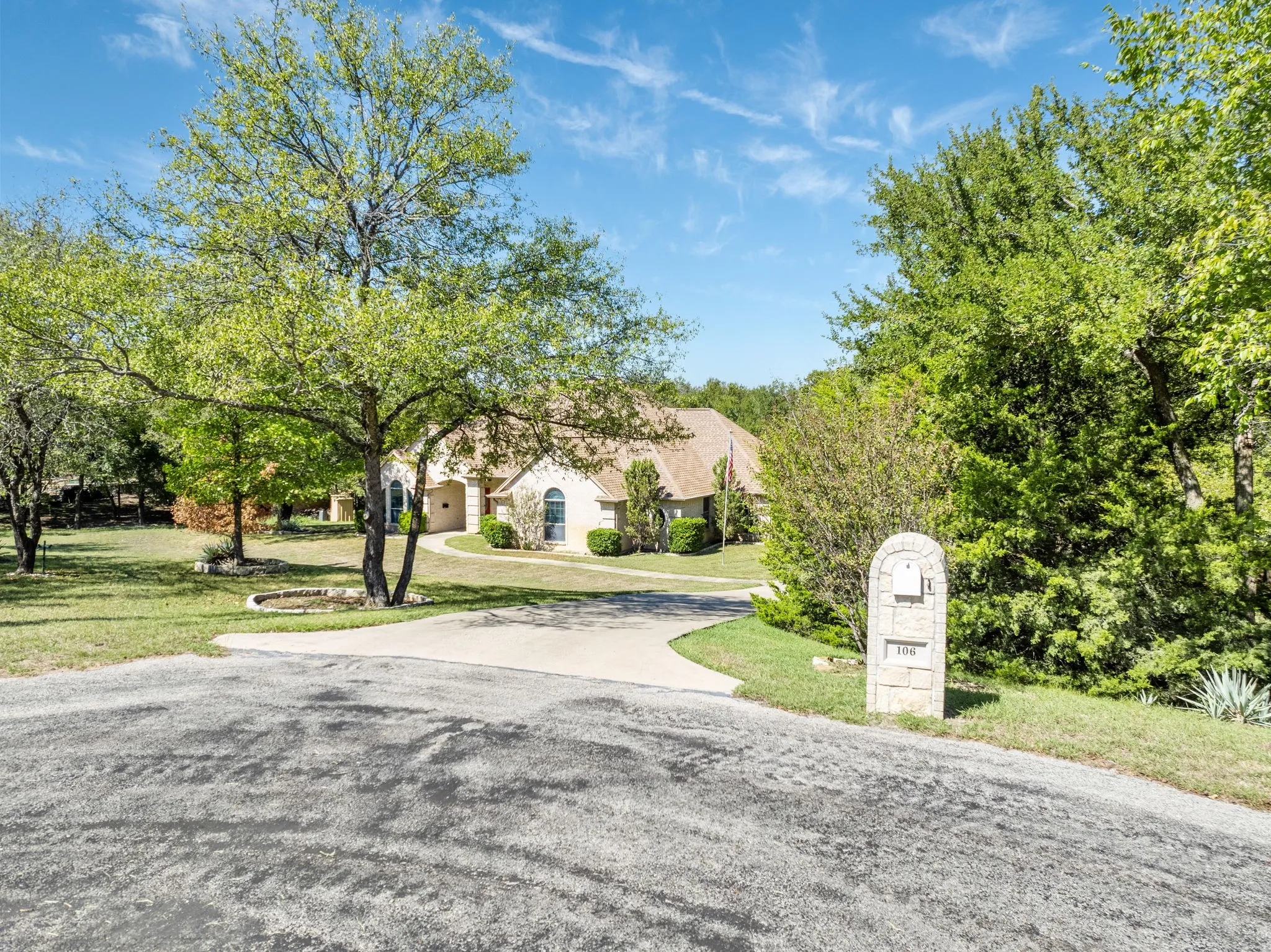 Single Family Residence For Sale in Parker County , 106 Woodhaven Court, Weatherford, Texas 76087, 4 Bedroom, 3 Bathroom, 3 Garage spaces, 2,090 Sqft, built in 2005, mls#21405963, Real Estate Agent in Weatherford, Homes For Sale in Parker county, Homes For Sale in Weatherford, Realtor in Weatherford Texas, Real Estate Brokerage Independent Realty Texas, Luminita Cordes Realtor