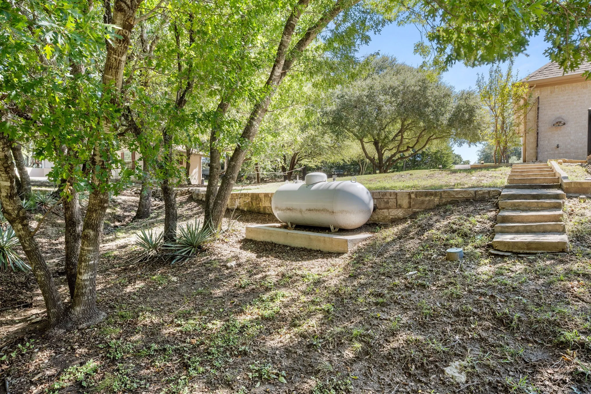 Single Family Residence For Sale in Parker County , 106 Woodhaven Court, Weatherford, Texas 76087, 4 Bedroom, 3 Bathroom, 3 Garage spaces, 2,090 Sqft, built in 2005, mls#21405963, Real Estate Agent in Weatherford, Homes For Sale in Parker county, Homes For Sale in Weatherford, Realtor in Weatherford Texas, Real Estate Brokerage Independent Realty Texas, Luminita Cordes Realtor
