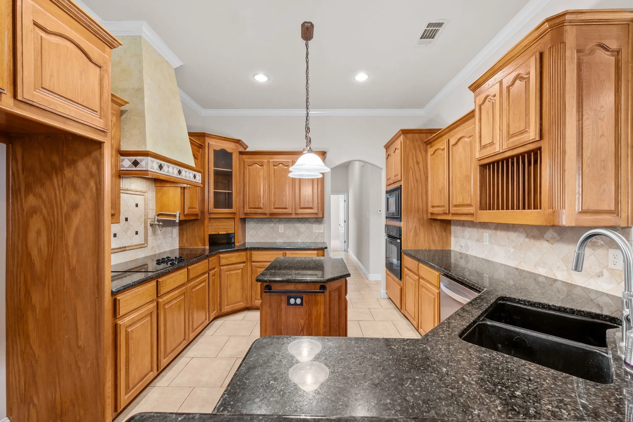 Single Family Residence For Sale in Parker County , 106 Woodhaven Court, Weatherford, Texas 76087, 4 Bedroom, 3 Bathroom, 3 Garage spaces, 2,090 Sqft, built in 2005, mls#21405963, Real Estate Agent in Weatherford, Homes For Sale in Parker county, Homes For Sale in Weatherford, Realtor in Weatherford Texas, Real Estate Brokerage Independent Realty Texas, Luminita Cordes Realtor