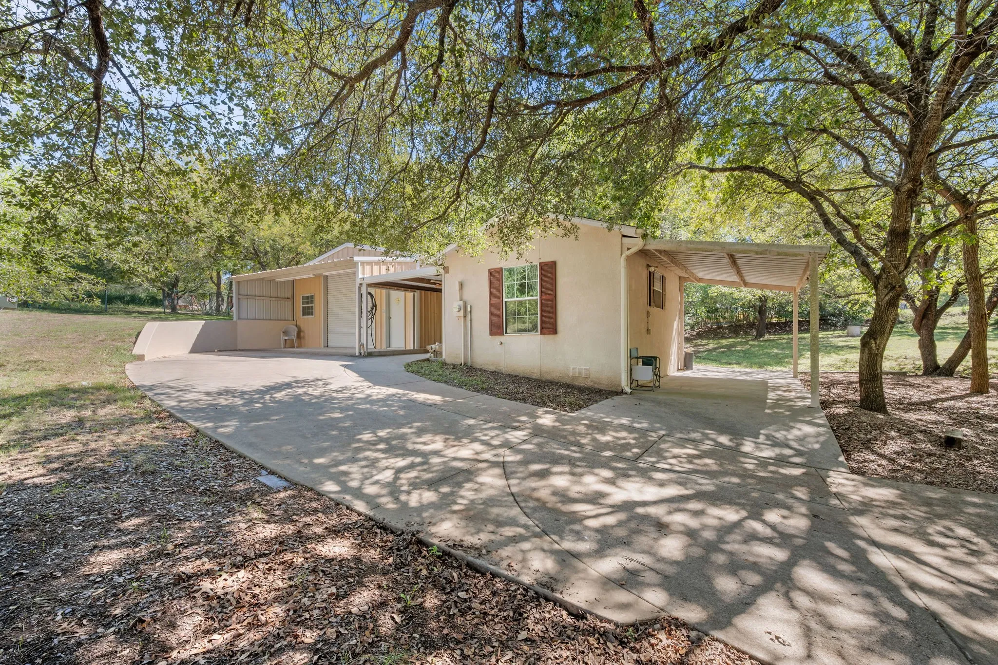 Single Family Residence For Sale in Parker County , 106 Woodhaven Court, Weatherford, Texas 76087, 4 Bedroom, 3 Bathroom, 3 Garage spaces, 2,090 Sqft, built in 2005, mls#21405963, Real Estate Agent in Weatherford, Homes For Sale in Parker county, Homes For Sale in Weatherford, Realtor in Weatherford Texas, Real Estate Brokerage Independent Realty Texas, Luminita Cordes Realtor