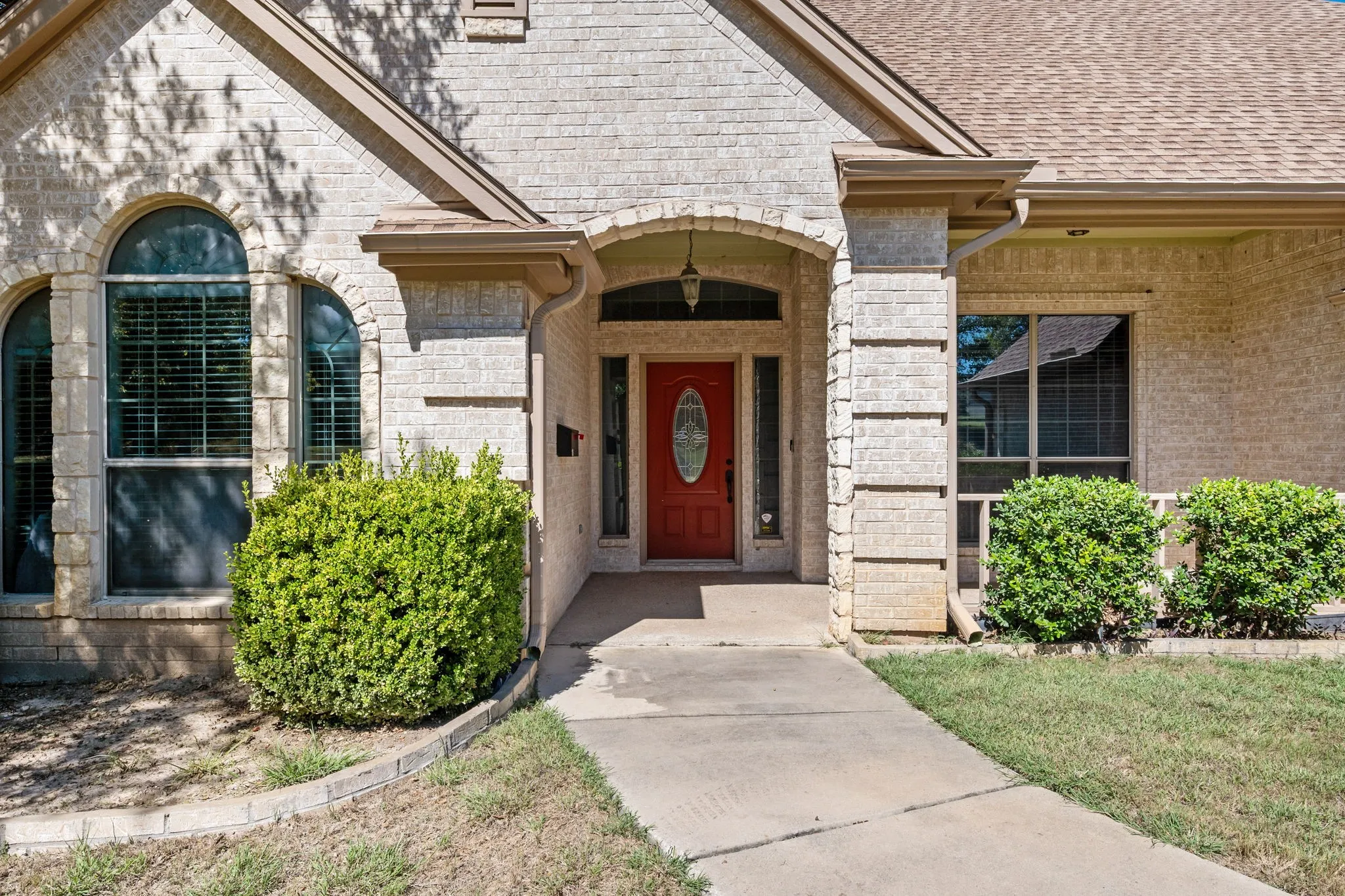 Single Family Residence For Sale in Parker County , 106 Woodhaven Court, Weatherford, Texas 76087, 4 Bedroom, 3 Bathroom, 3 Garage spaces, 2,090 Sqft, built in 2005, mls#21405963, Real Estate Agent in Weatherford, Homes For Sale in Parker county, Homes For Sale in Weatherford, Realtor in Weatherford Texas, Real Estate Brokerage Independent Realty Texas, Luminita Cordes Realtor