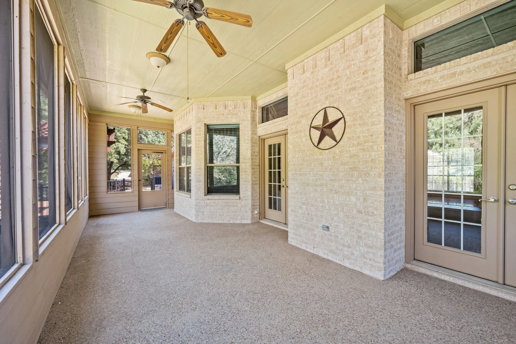 Single Family Residence For Sale in Parker County , 106 Woodhaven Court, Weatherford, Texas 76087, 4 Bedroom, 3 Bathroom, 3 Garage spaces, 2,090 Sqft, built in 2005, mls#21405963, Real Estate Agent in Weatherford, Homes For Sale in Parker county, Homes For Sale in Weatherford, Realtor in Weatherford Texas, Real Estate Brokerage Independent Realty Texas, Luminita Cordes Realtor