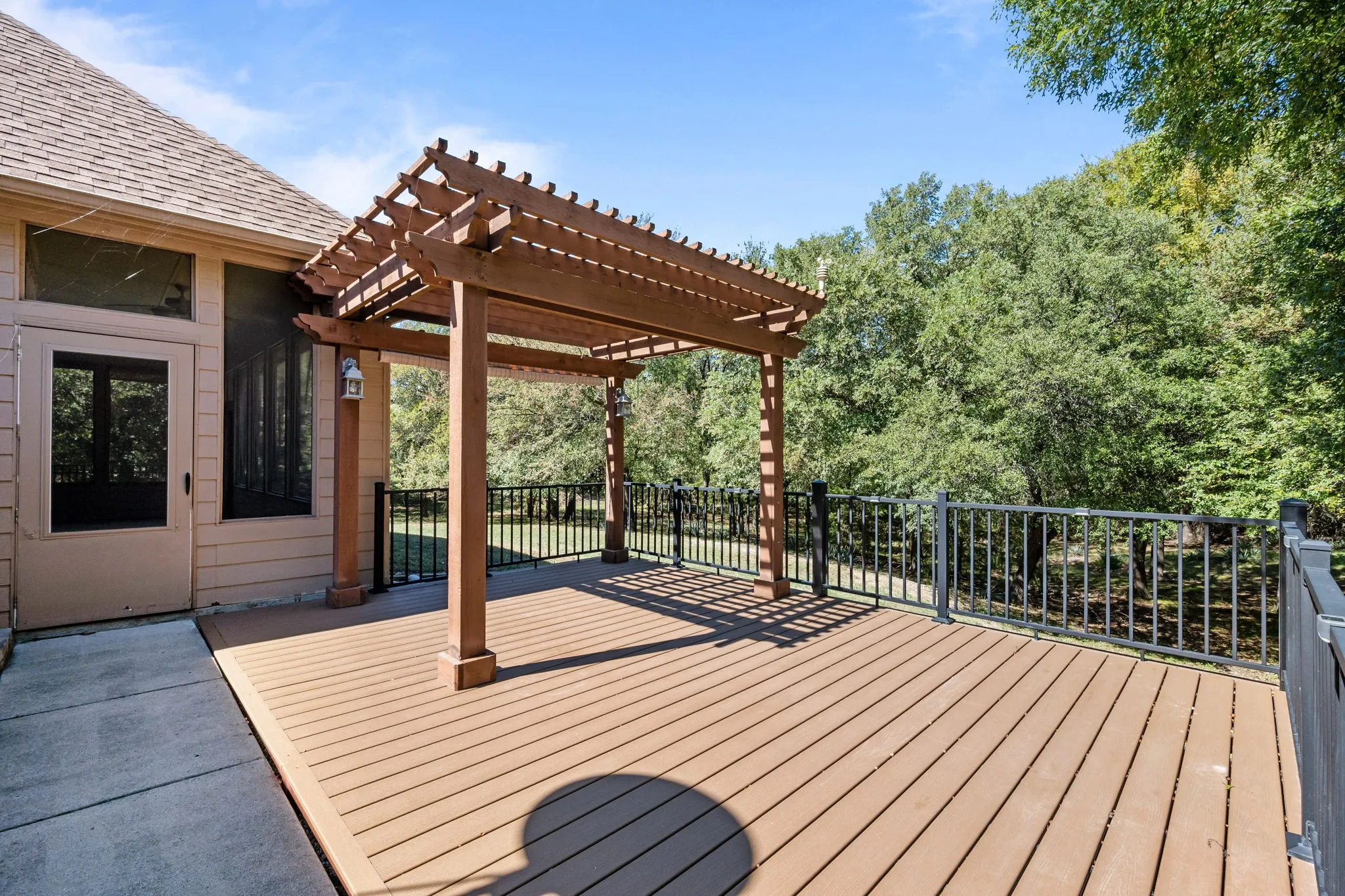 Single Family Residence For Sale in Parker County , 106 Woodhaven Court, Weatherford, Texas 76087, 4 Bedroom, 3 Bathroom, 3 Garage spaces, 2,090 Sqft, built in 2005, mls#21405963, Real Estate Agent in Weatherford, Homes For Sale in Parker county, Homes For Sale in Weatherford, Realtor in Weatherford Texas, Real Estate Brokerage Independent Realty Texas, Luminita Cordes Realtor