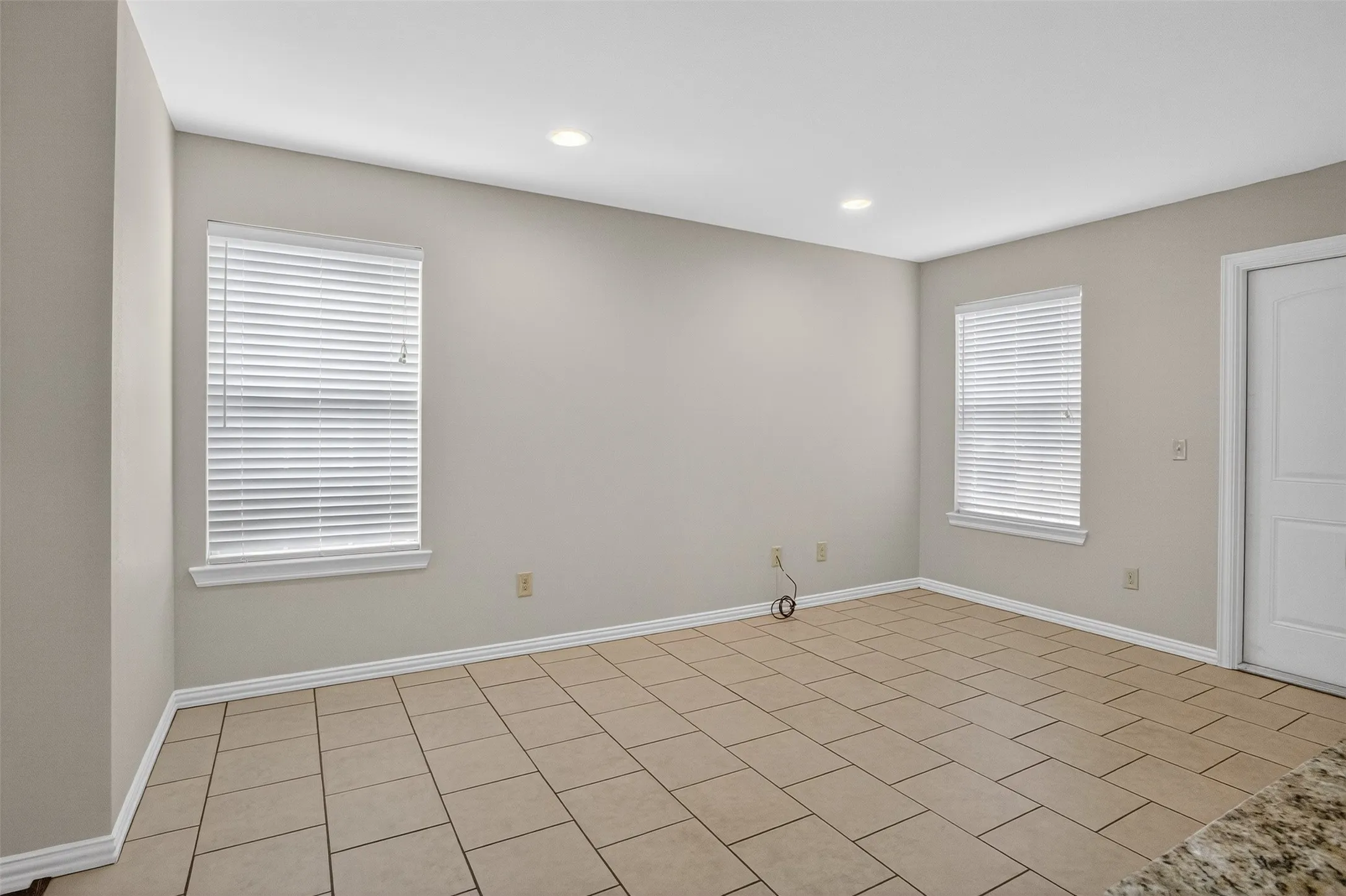 Duplex For Rent in Grayson County , 1712 S Waco Street, Van Alstyne, Texas 75495, 3 Bedroom, 2 Bathroom, 1 Garage spaces, 1,242 Sqft, built in 2013, mls#21406546, Real Estate Agent in Van Alstyne, Homes For Rent in Grayson county, Homes For Rent in Van Alstyne, Realtor in Van Alstyne Texas, Real Estate Brokerage Independent Realty Texas, Luminita Cordes Realtor