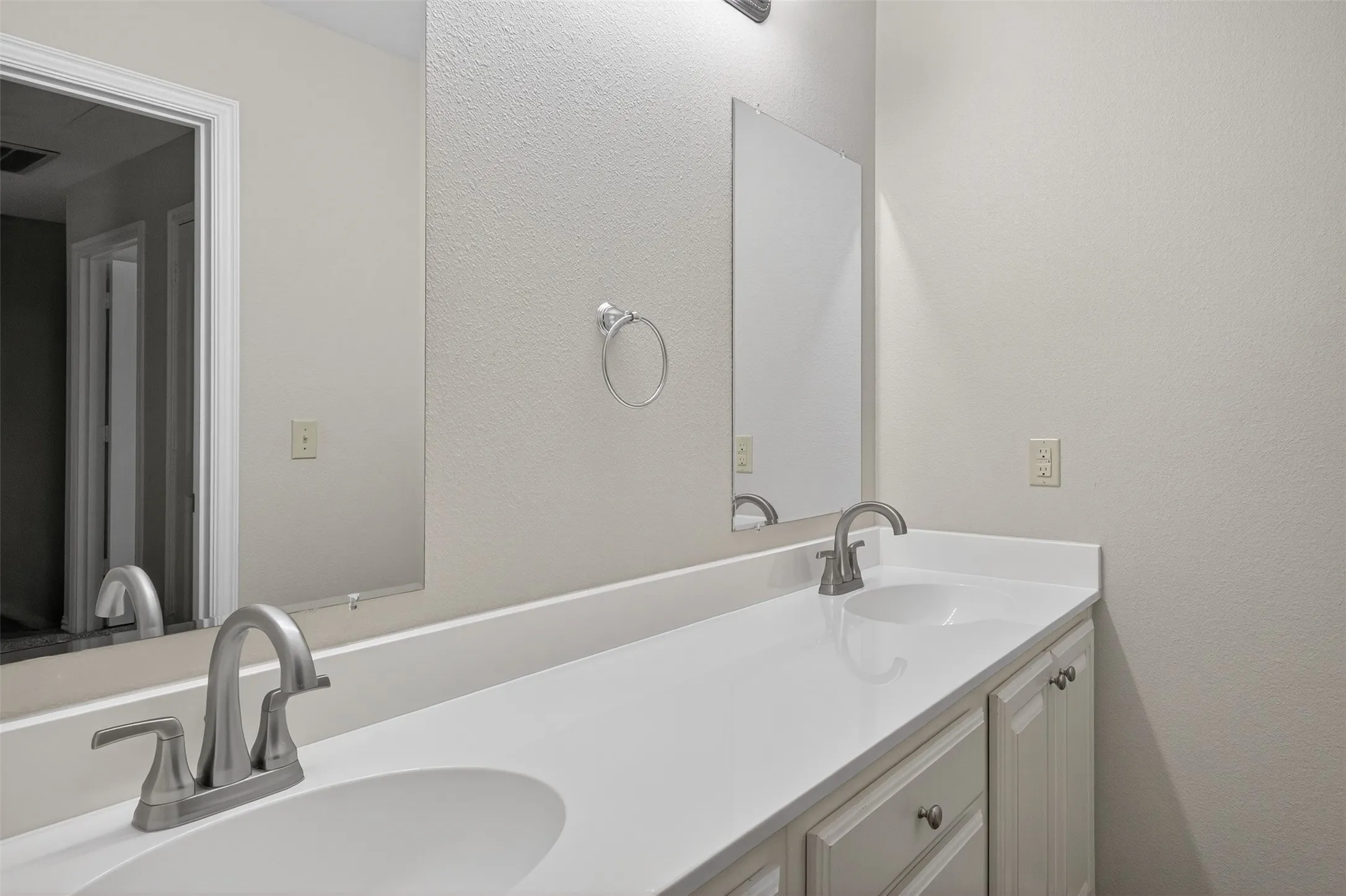 Duplex For Rent in Grayson County , 1712 S Waco Street, Van Alstyne, Texas 75495, 3 Bedroom, 2 Bathroom, 1 Garage spaces, 1,242 Sqft, built in 2013, mls#21406546, Real Estate Agent in Van Alstyne, Homes For Rent in Grayson county, Homes For Rent in Van Alstyne, Realtor in Van Alstyne Texas, Real Estate Brokerage Independent Realty Texas, Luminita Cordes Realtor