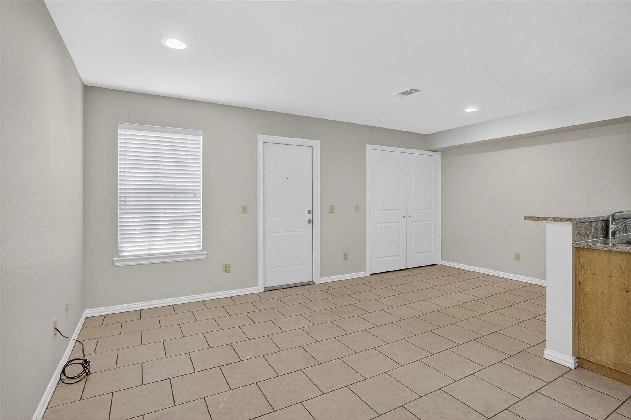 Duplex For Rent in Grayson County , 1712 S Waco Street, Van Alstyne, Texas 75495, 3 Bedroom, 2 Bathroom, 1 Garage spaces, 1,242 Sqft, built in 2013, mls#21406546, Real Estate Agent in Van Alstyne, Homes For Rent in Grayson county, Homes For Rent in Van Alstyne, Realtor in Van Alstyne Texas, Real Estate Brokerage Independent Realty Texas, Luminita Cordes Realtor
