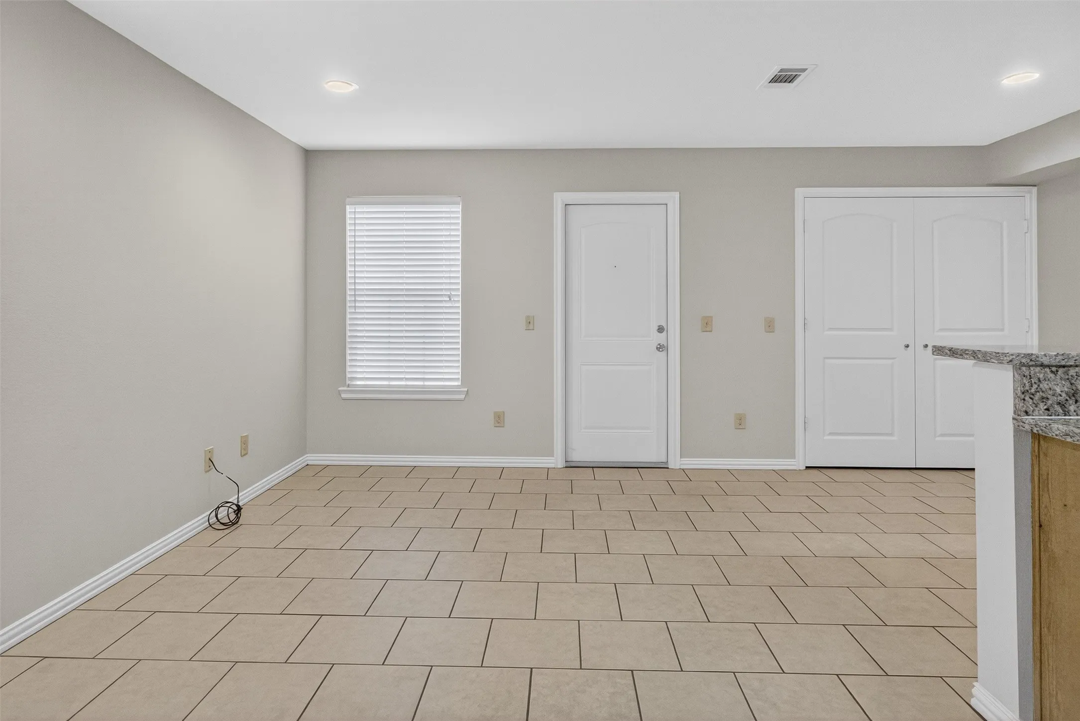 Duplex For Rent in Grayson County , 1712 S Waco Street, Van Alstyne, Texas 75495, 3 Bedroom, 2 Bathroom, 1 Garage spaces, 1,242 Sqft, built in 2013, mls#21406546, Real Estate Agent in Van Alstyne, Homes For Rent in Grayson county, Homes For Rent in Van Alstyne, Realtor in Van Alstyne Texas, Real Estate Brokerage Independent Realty Texas, Luminita Cordes Realtor
