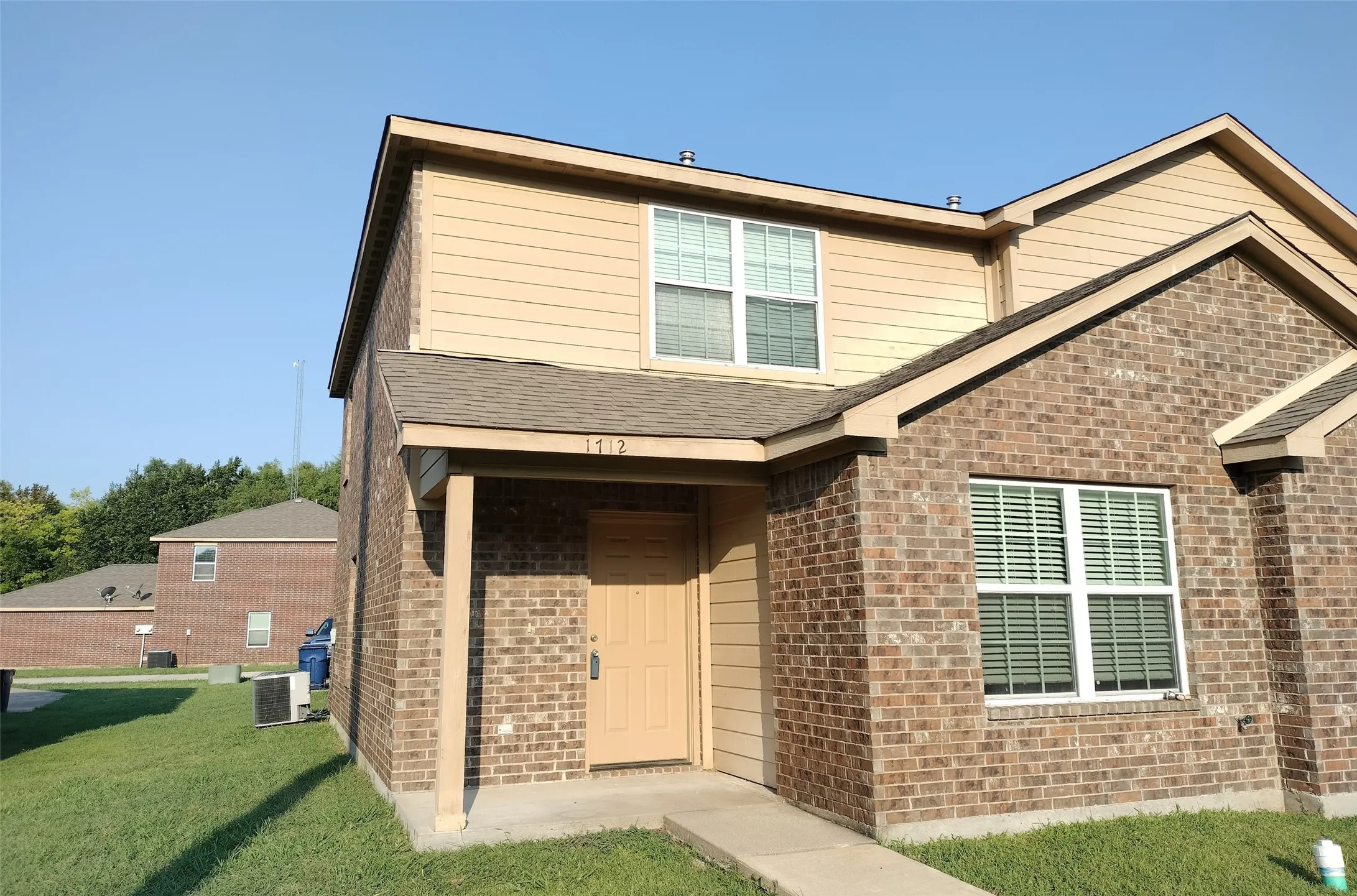 Duplex For Rent in Grayson County , 1712 S Waco Street, Van Alstyne, Texas 75495, 3 Bedroom, 2 Bathroom, 1 Garage spaces, 1,242 Sqft, built in 2013, mls#21406546, Real Estate Agent in Van Alstyne, Homes For Rent in Grayson county, Homes For Rent in Van Alstyne, Realtor in Van Alstyne Texas, Real Estate Brokerage Independent Realty Texas, Luminita Cordes Realtor