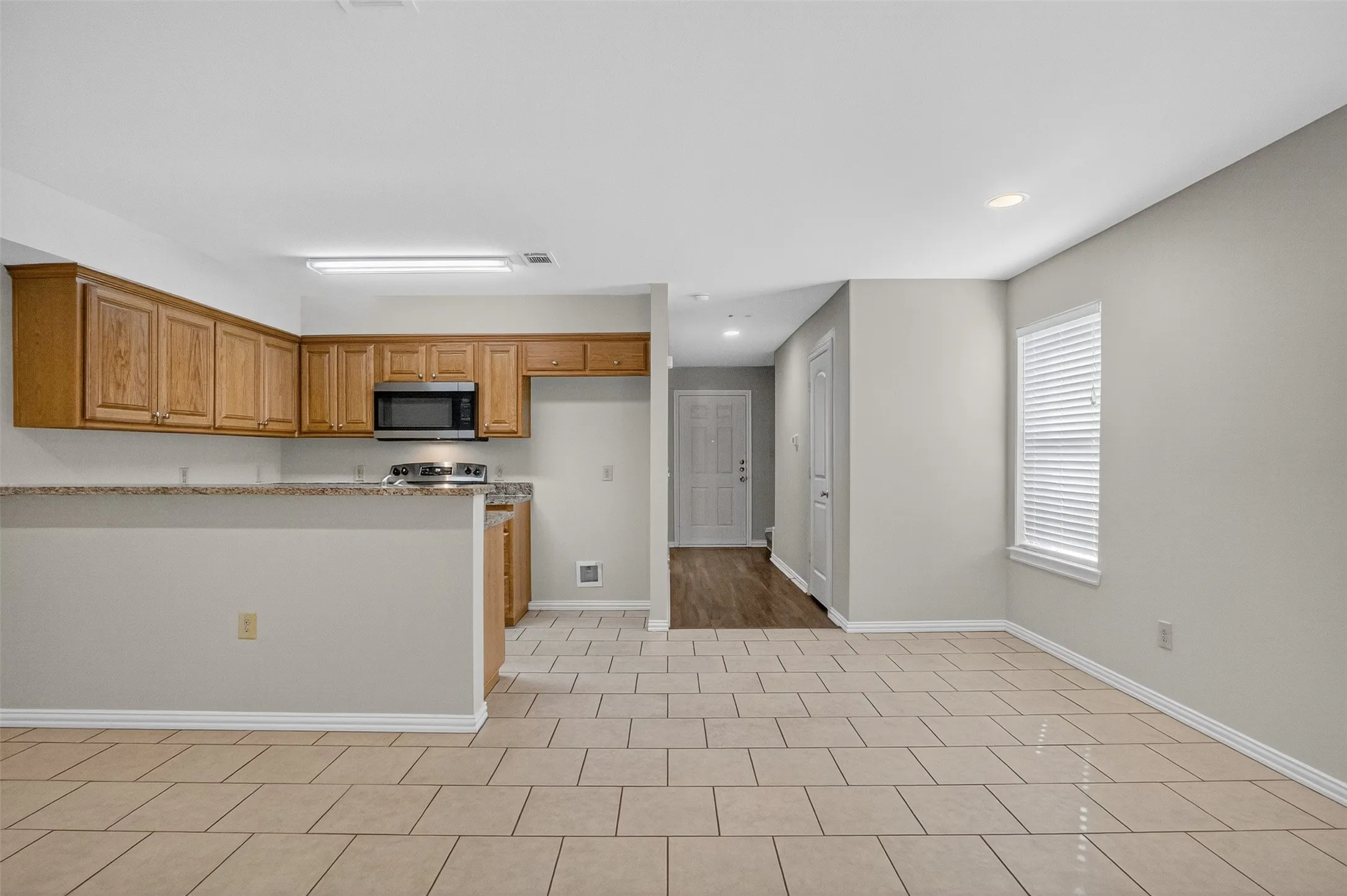 Duplex For Rent in Grayson County , 1712 S Waco Street, Van Alstyne, Texas 75495, 3 Bedroom, 2 Bathroom, 1 Garage spaces, 1,242 Sqft, built in 2013, mls#21406546, Real Estate Agent in Van Alstyne, Homes For Rent in Grayson county, Homes For Rent in Van Alstyne, Realtor in Van Alstyne Texas, Real Estate Brokerage Independent Realty Texas, Luminita Cordes Realtor