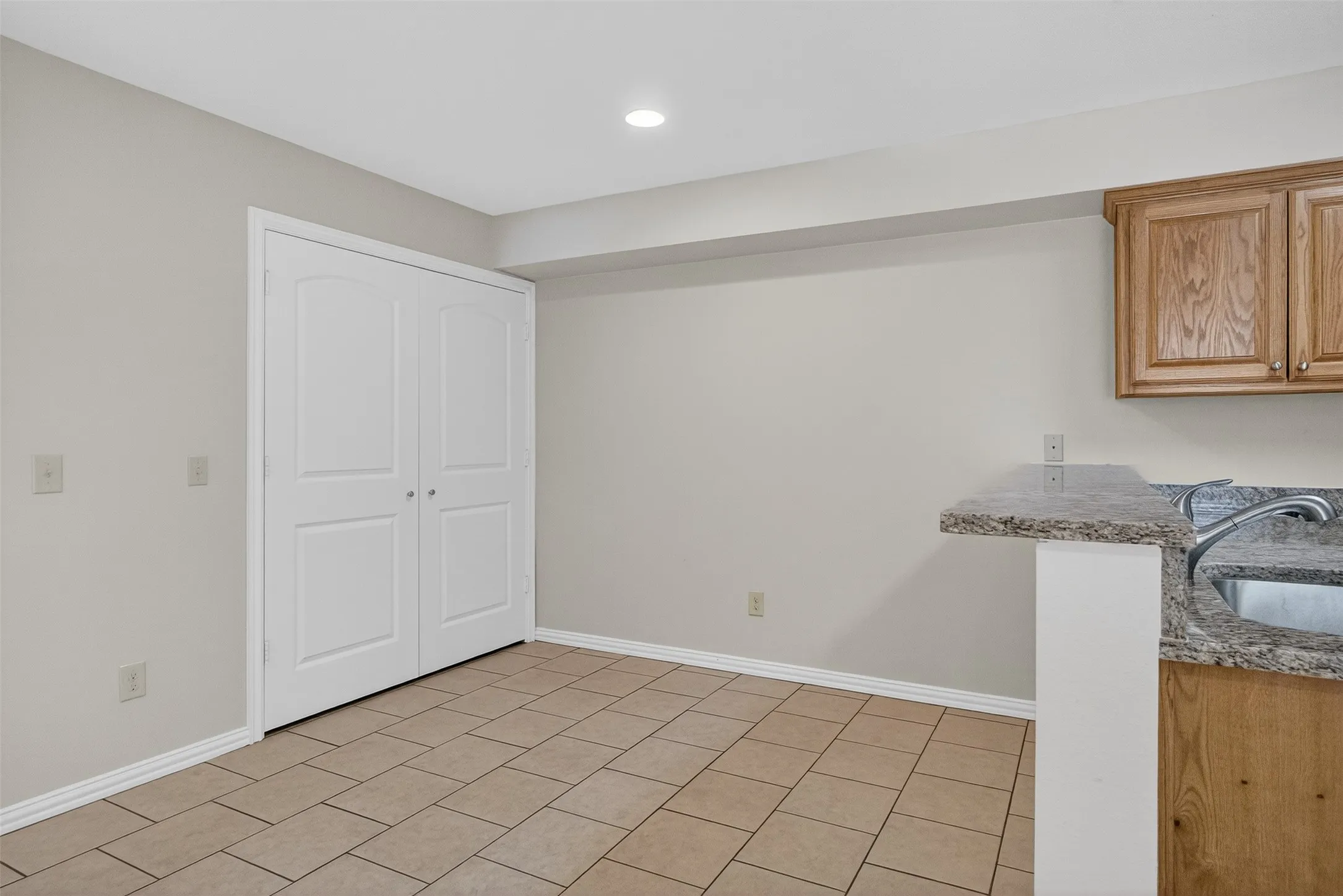 Duplex For Rent in Grayson County , 1712 S Waco Street, Van Alstyne, Texas 75495, 3 Bedroom, 2 Bathroom, 1 Garage spaces, 1,242 Sqft, built in 2013, mls#21406546, Real Estate Agent in Van Alstyne, Homes For Rent in Grayson county, Homes For Rent in Van Alstyne, Realtor in Van Alstyne Texas, Real Estate Brokerage Independent Realty Texas, Luminita Cordes Realtor