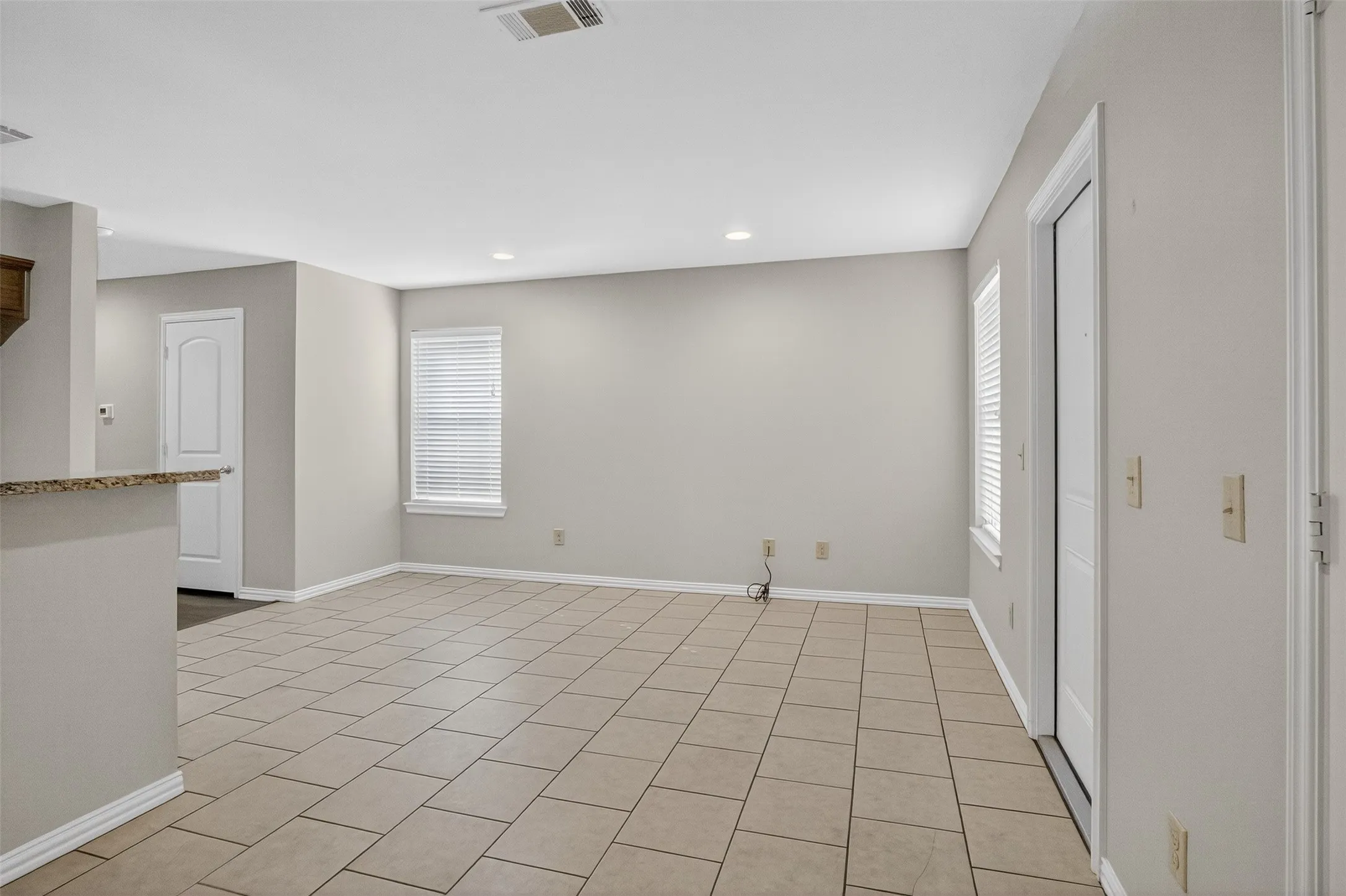 Duplex For Rent in Grayson County , 1712 S Waco Street, Van Alstyne, Texas 75495, 3 Bedroom, 2 Bathroom, 1 Garage spaces, 1,242 Sqft, built in 2013, mls#21406546, Real Estate Agent in Van Alstyne, Homes For Rent in Grayson county, Homes For Rent in Van Alstyne, Realtor in Van Alstyne Texas, Real Estate Brokerage Independent Realty Texas, Luminita Cordes Realtor