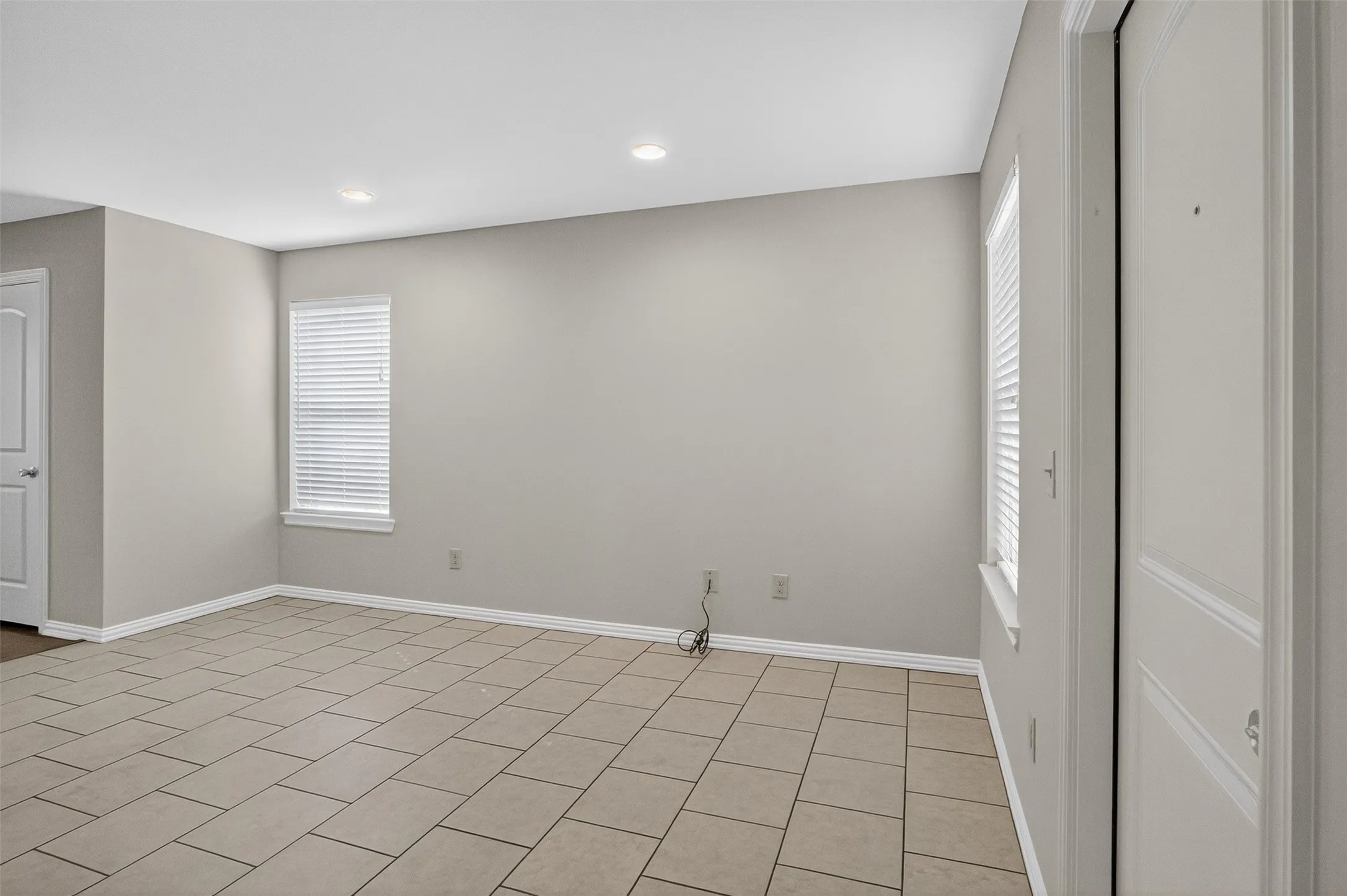 Duplex For Rent in Grayson County , 1712 S Waco Street, Van Alstyne, Texas 75495, 3 Bedroom, 2 Bathroom, 1 Garage spaces, 1,242 Sqft, built in 2013, mls#21406546, Real Estate Agent in Van Alstyne, Homes For Rent in Grayson county, Homes For Rent in Van Alstyne, Realtor in Van Alstyne Texas, Real Estate Brokerage Independent Realty Texas, Luminita Cordes Realtor