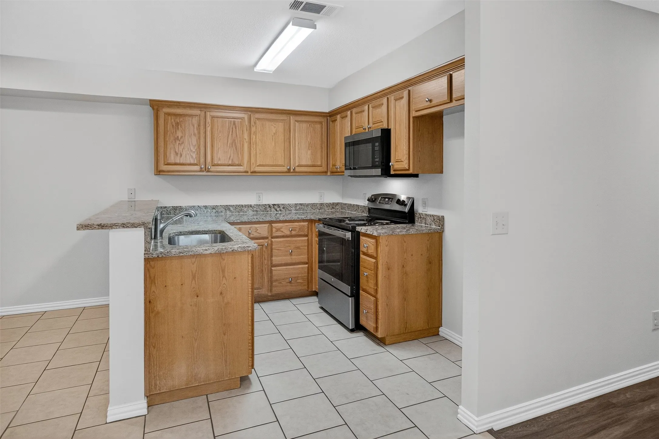 Duplex For Rent in Grayson County , 1712 S Waco Street, Van Alstyne, Texas 75495, 3 Bedroom, 2 Bathroom, 1 Garage spaces, 1,242 Sqft, built in 2013, mls#21406546, Real Estate Agent in Van Alstyne, Homes For Rent in Grayson county, Homes For Rent in Van Alstyne, Realtor in Van Alstyne Texas, Real Estate Brokerage Independent Realty Texas, Luminita Cordes Realtor