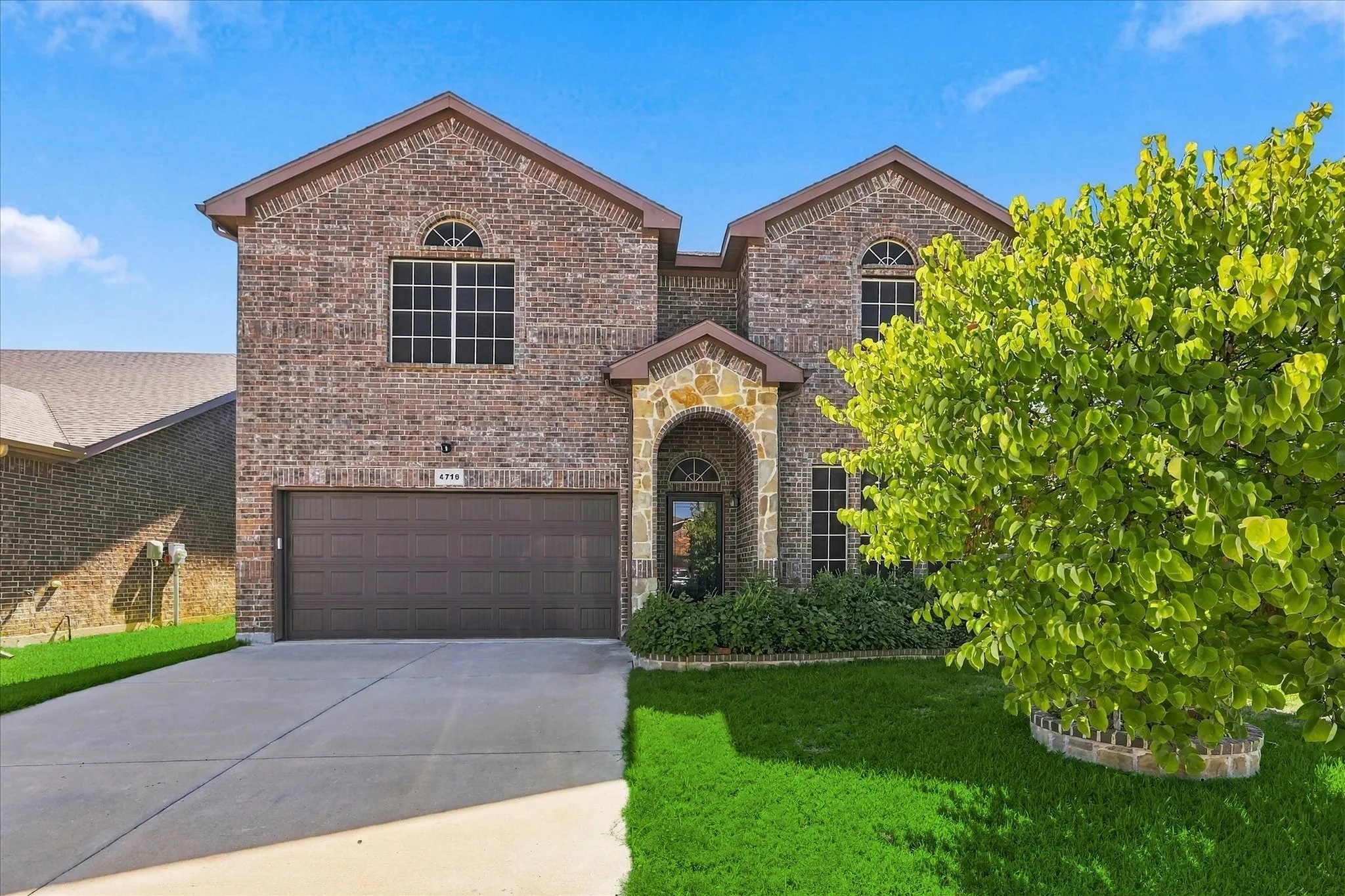 Single Family Residence For Sale in Tarrant County , 4716 Kendrick Peak Way, Fort Worth, Texas 76244, 4 Bedroom, 3 Bathroom, 2 Garage spaces, 2,975 Sqft, built in 2015, mls#21406551, Real Estate Agent in Fort Worth, Homes For Sale in Tarrant county, Homes For Sale in Fort Worth, Realtor in Fort Worth Texas, Real Estate Brokerage Independent Realty Texas, Luminita Cordes Realtor