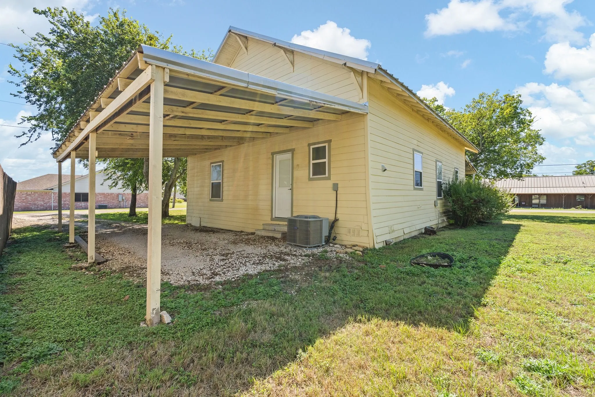 Single Family Residence For Sale in Johnson County , 209 E Allen Avenue, Godley, Texas 76044, 2 Bedroom, 3 Bathroom, Garage spaces, 1,344 Sqft, built in 1940, mls#21405841, Real Estate Agent in Godley, Homes For Sale in Johnson county, Homes For Sale in Godley, Realtor in Godley Texas, Real Estate Brokerage Independent Realty Texas, Luminita Cordes Realtor