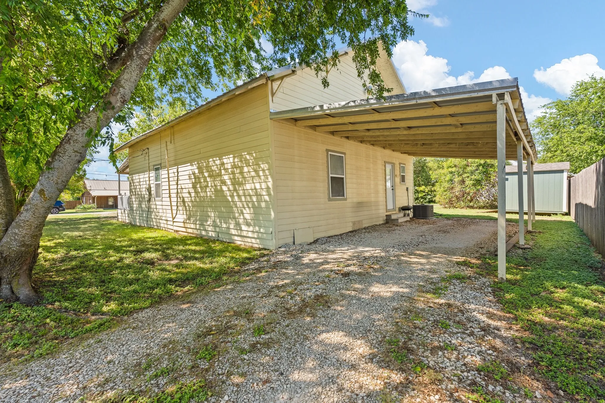 Single Family Residence For Sale in Johnson County , 209 E Allen Avenue, Godley, Texas 76044, 2 Bedroom, 3 Bathroom, Garage spaces, 1,344 Sqft, built in 1940, mls#21405841, Real Estate Agent in Godley, Homes For Sale in Johnson county, Homes For Sale in Godley, Realtor in Godley Texas, Real Estate Brokerage Independent Realty Texas, Luminita Cordes Realtor