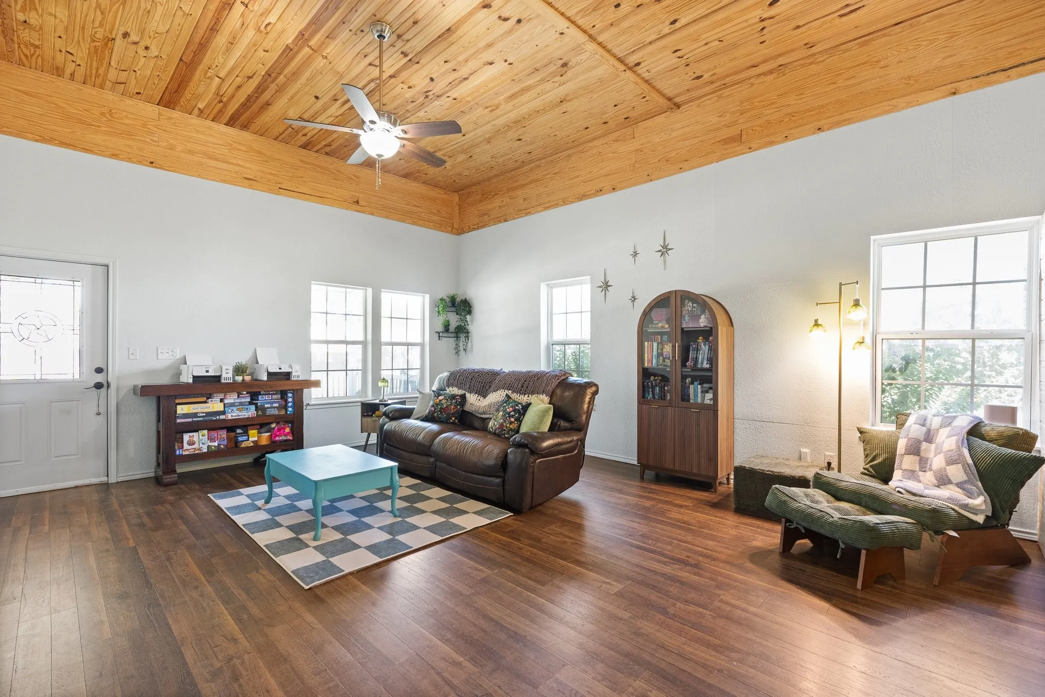 Single Family Residence For Sale in Johnson County , 209 E Allen Avenue, Godley, Texas 76044, 2 Bedroom, 3 Bathroom, Garage spaces, 1,344 Sqft, built in 1940, mls#21405841, Real Estate Agent in Godley, Homes For Sale in Johnson county, Homes For Sale in Godley, Realtor in Godley Texas, Real Estate Brokerage Independent Realty Texas, Luminita Cordes Realtor
