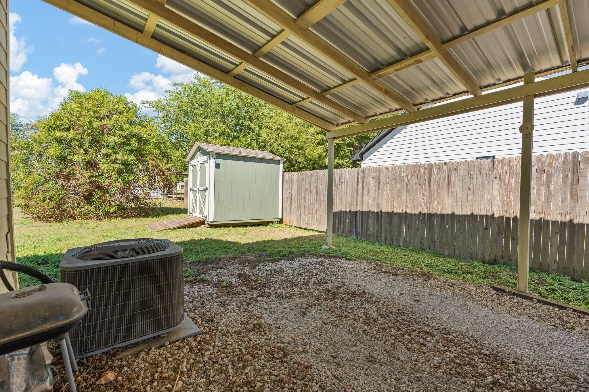 Single Family Residence For Sale in Johnson County , 209 E Allen Avenue, Godley, Texas 76044, 2 Bedroom, 3 Bathroom, Garage spaces, 1,344 Sqft, built in 1940, mls#21405841, Real Estate Agent in Godley, Homes For Sale in Johnson county, Homes For Sale in Godley, Realtor in Godley Texas, Real Estate Brokerage Independent Realty Texas, Luminita Cordes Realtor