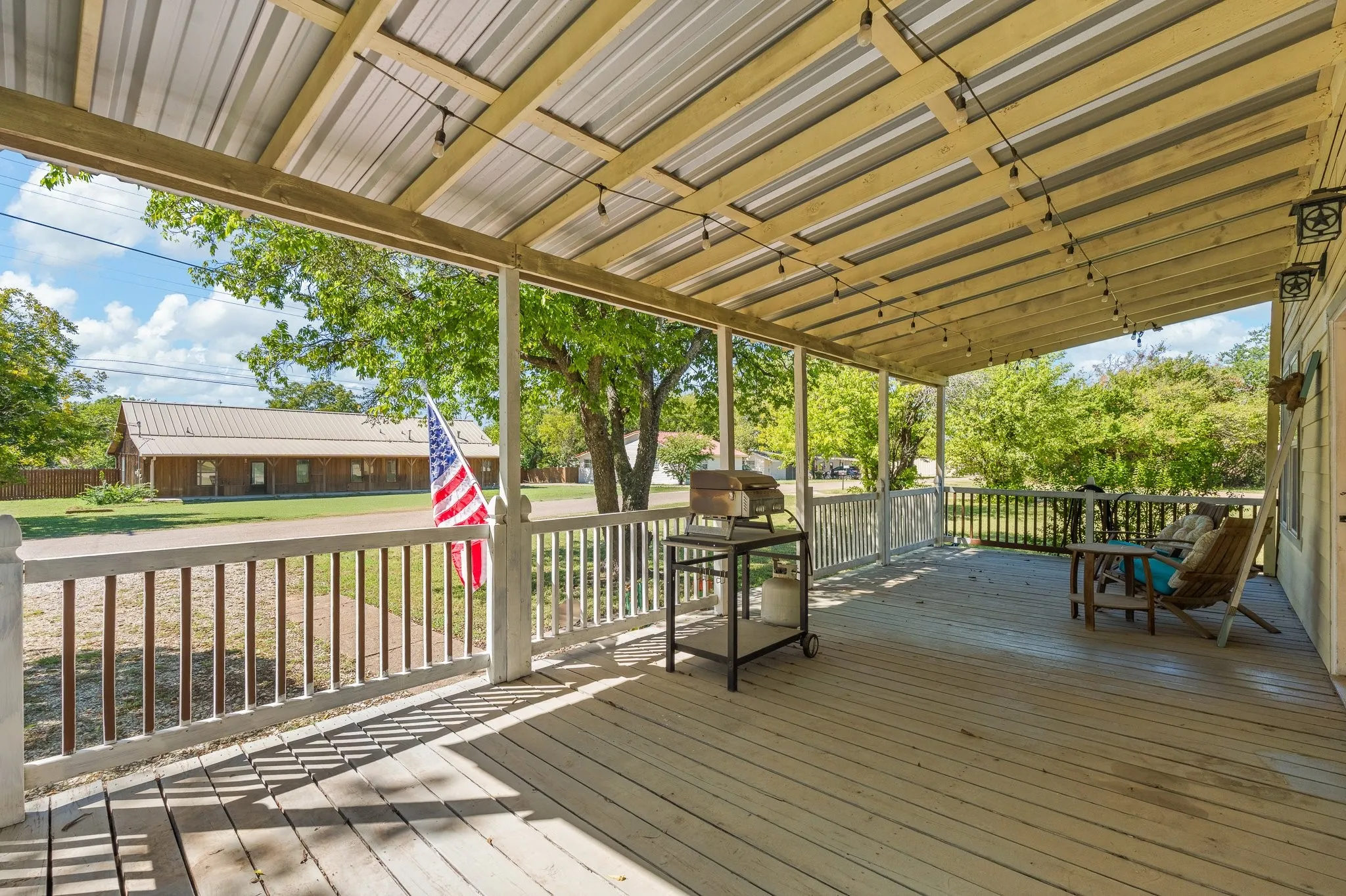 Single Family Residence For Sale in Johnson County , 209 E Allen Avenue, Godley, Texas 76044, 2 Bedroom, 3 Bathroom, Garage spaces, 1,344 Sqft, built in 1940, mls#21405841, Real Estate Agent in Godley, Homes For Sale in Johnson county, Homes For Sale in Godley, Realtor in Godley Texas, Real Estate Brokerage Independent Realty Texas, Luminita Cordes Realtor