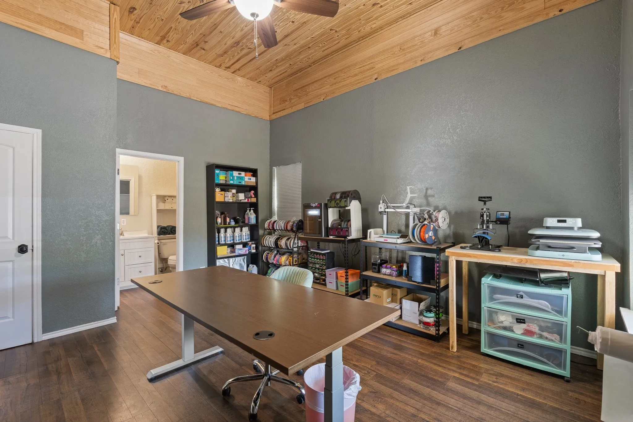 Single Family Residence For Sale in Johnson County , 209 E Allen Avenue, Godley, Texas 76044, 2 Bedroom, 3 Bathroom, Garage spaces, 1,344 Sqft, built in 1940, mls#21405841, Real Estate Agent in Godley, Homes For Sale in Johnson county, Homes For Sale in Godley, Realtor in Godley Texas, Real Estate Brokerage Independent Realty Texas, Luminita Cordes Realtor