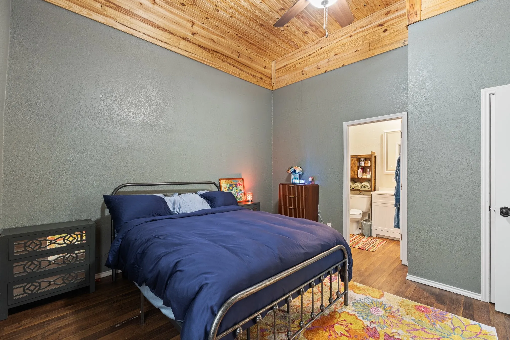 Single Family Residence For Sale in Johnson County , 209 E Allen Avenue, Godley, Texas 76044, 2 Bedroom, 3 Bathroom, Garage spaces, 1,344 Sqft, built in 1940, mls#21405841, Real Estate Agent in Godley, Homes For Sale in Johnson county, Homes For Sale in Godley, Realtor in Godley Texas, Real Estate Brokerage Independent Realty Texas, Luminita Cordes Realtor