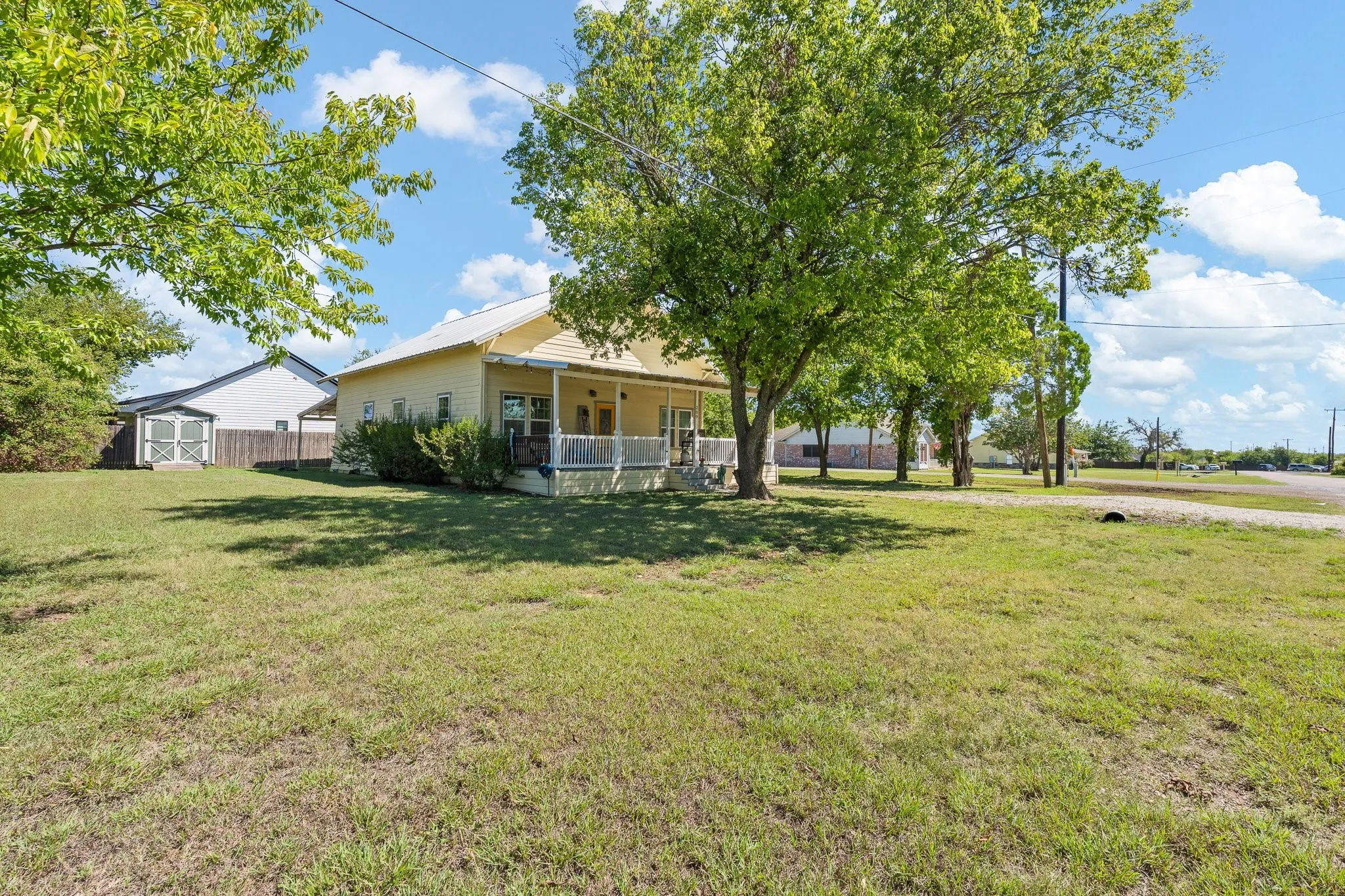Single Family Residence For Sale in Johnson County , 209 E Allen Avenue, Godley, Texas 76044, 2 Bedroom, 3 Bathroom, Garage spaces, 1,344 Sqft, built in 1940, mls#21405841, Real Estate Agent in Godley, Homes For Sale in Johnson county, Homes For Sale in Godley, Realtor in Godley Texas, Real Estate Brokerage Independent Realty Texas, Luminita Cordes Realtor