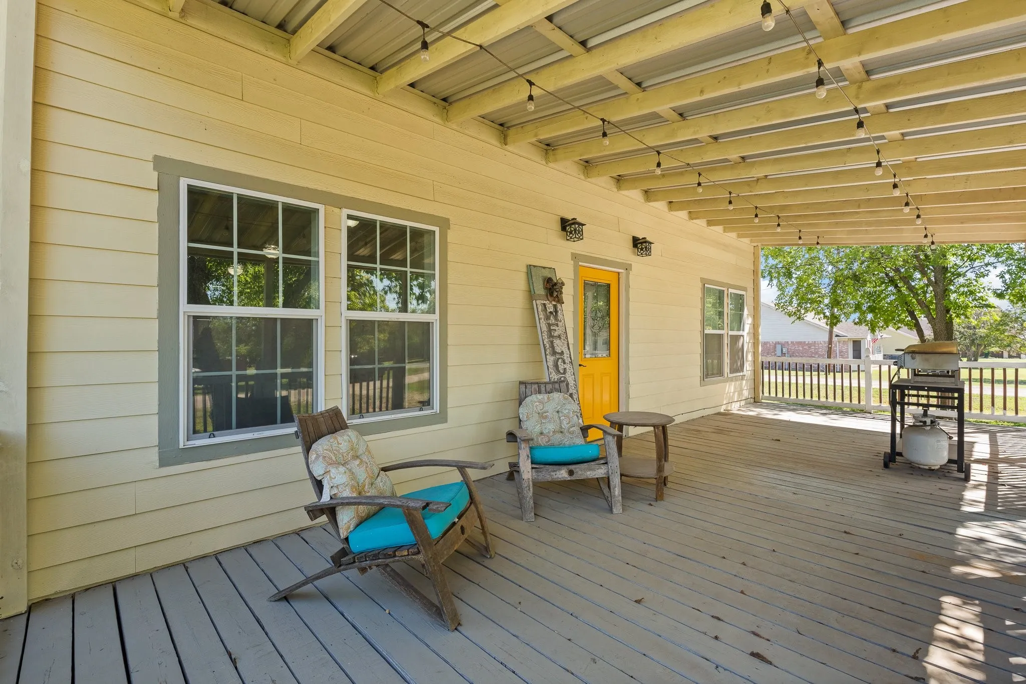 Single Family Residence For Sale in Johnson County , 209 E Allen Avenue, Godley, Texas 76044, 2 Bedroom, 3 Bathroom, Garage spaces, 1,344 Sqft, built in 1940, mls#21405841, Real Estate Agent in Godley, Homes For Sale in Johnson county, Homes For Sale in Godley, Realtor in Godley Texas, Real Estate Brokerage Independent Realty Texas, Luminita Cordes Realtor
