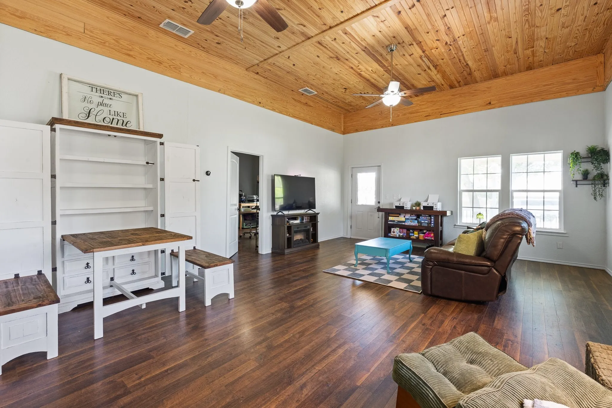 Single Family Residence For Sale in Johnson County , 209 E Allen Avenue, Godley, Texas 76044, 2 Bedroom, 3 Bathroom, Garage spaces, 1,344 Sqft, built in 1940, mls#21405841, Real Estate Agent in Godley, Homes For Sale in Johnson county, Homes For Sale in Godley, Realtor in Godley Texas, Real Estate Brokerage Independent Realty Texas, Luminita Cordes Realtor
