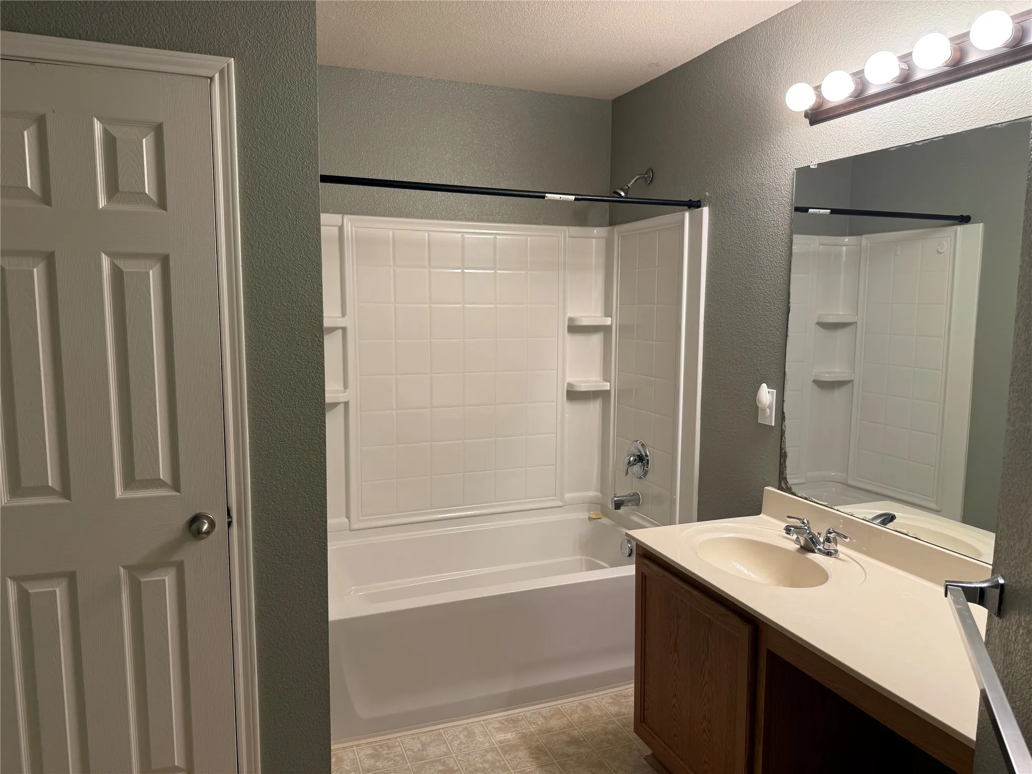 Single Family Residence For Rent in Tarrant County , 12540 Foxpaw Trail, Fort Worth, Texas 76244, 4 Bedroom, 2 Bathroom, 2 Garage spaces, 2,105 Sqft, built in 2007, mls#21406555, Real Estate Agent in Fort Worth, Homes For Rent in Tarrant county, Homes For Rent in Fort Worth, Realtor in Fort Worth Texas, Real Estate Brokerage Independent Realty Texas, Luminita Cordes Realtor