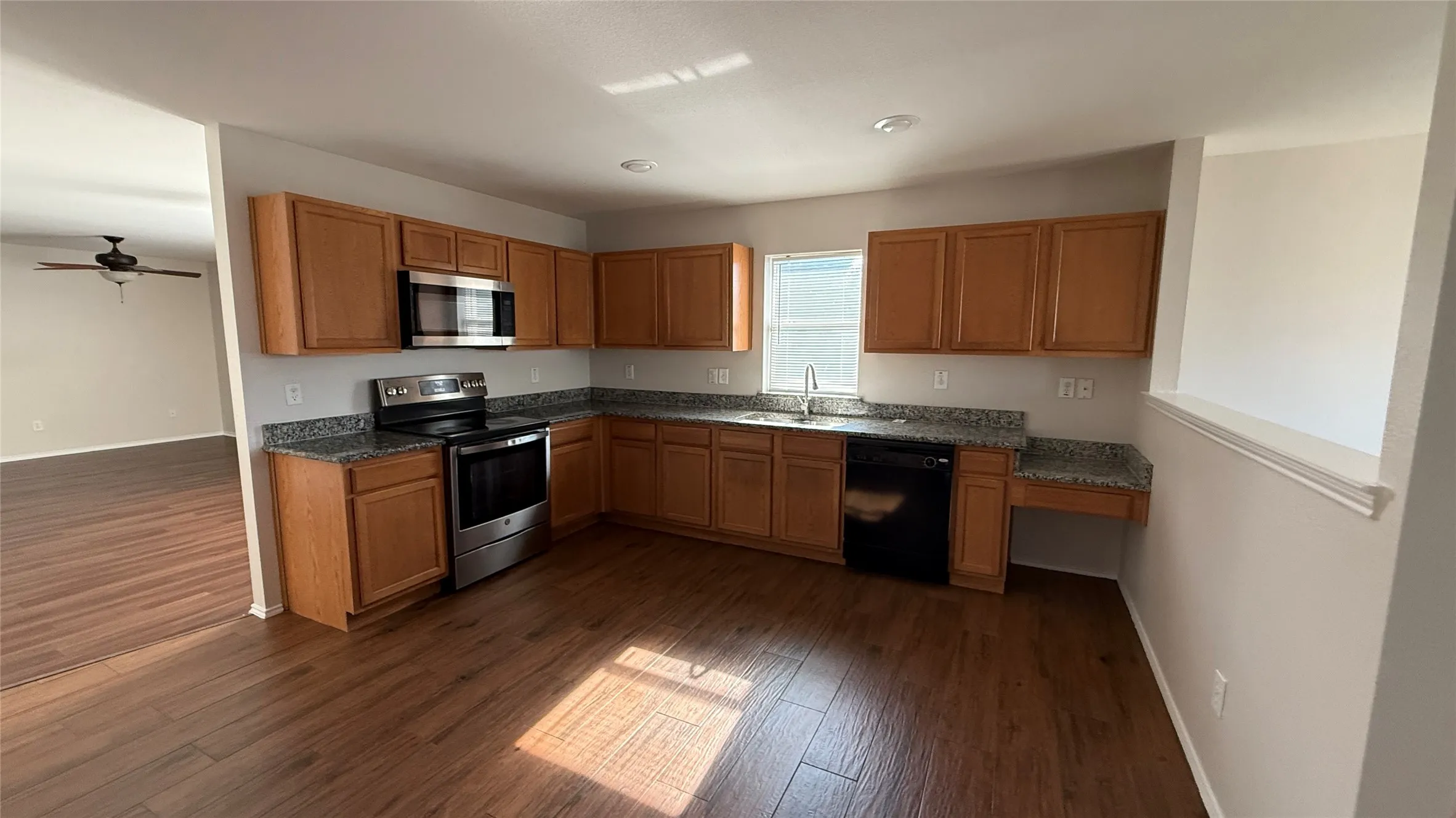 Single Family Residence For Rent in Tarrant County , 12540 Foxpaw Trail, Fort Worth, Texas 76244, 4 Bedroom, 2 Bathroom, 2 Garage spaces, 2,105 Sqft, built in 2007, mls#21406555, Real Estate Agent in Fort Worth, Homes For Rent in Tarrant county, Homes For Rent in Fort Worth, Realtor in Fort Worth Texas, Real Estate Brokerage Independent Realty Texas, Luminita Cordes Realtor