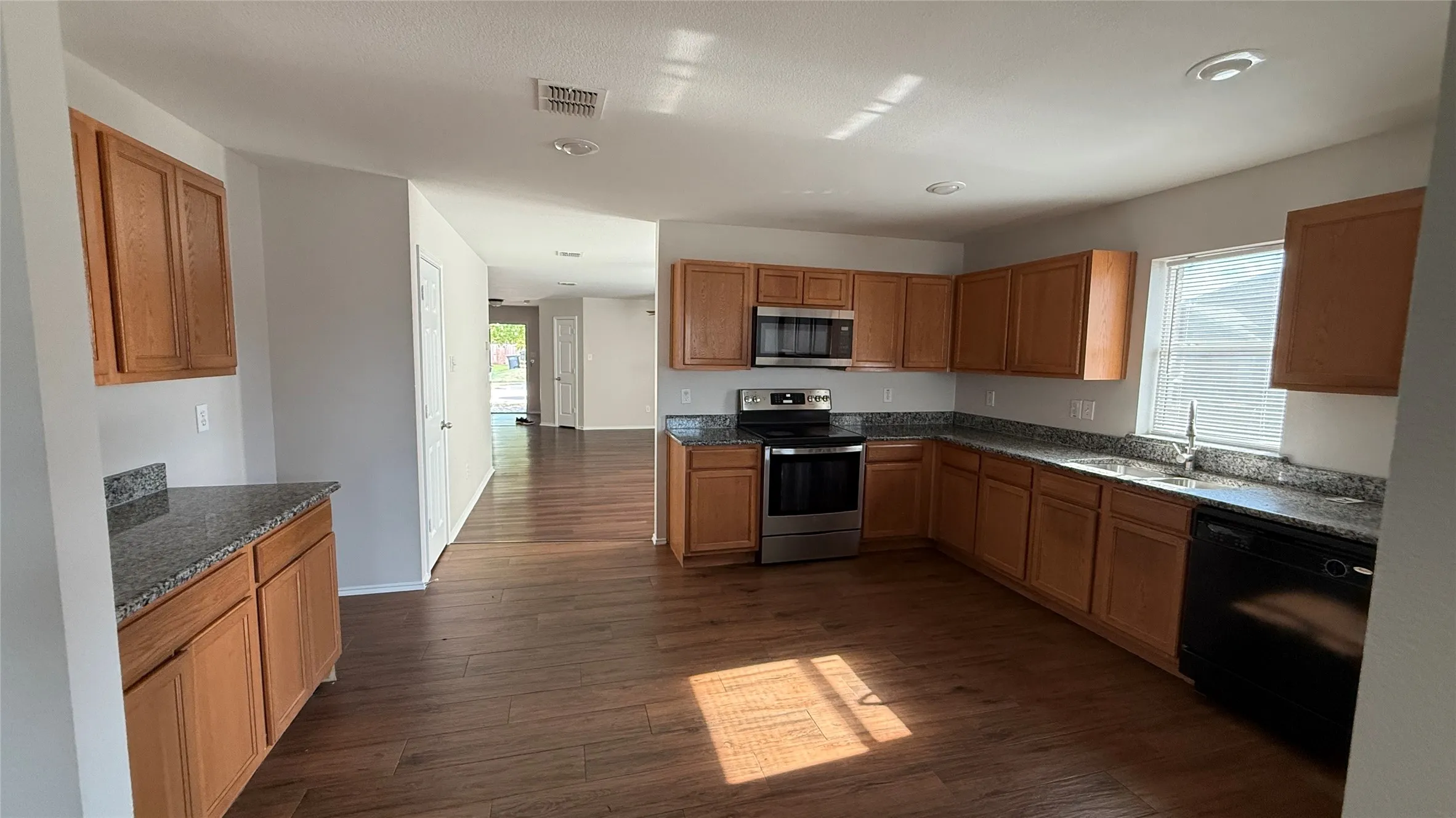 Single Family Residence For Rent in Tarrant County , 12540 Foxpaw Trail, Fort Worth, Texas 76244, 4 Bedroom, 2 Bathroom, 2 Garage spaces, 2,105 Sqft, built in 2007, mls#21406555, Real Estate Agent in Fort Worth, Homes For Rent in Tarrant county, Homes For Rent in Fort Worth, Realtor in Fort Worth Texas, Real Estate Brokerage Independent Realty Texas, Luminita Cordes Realtor