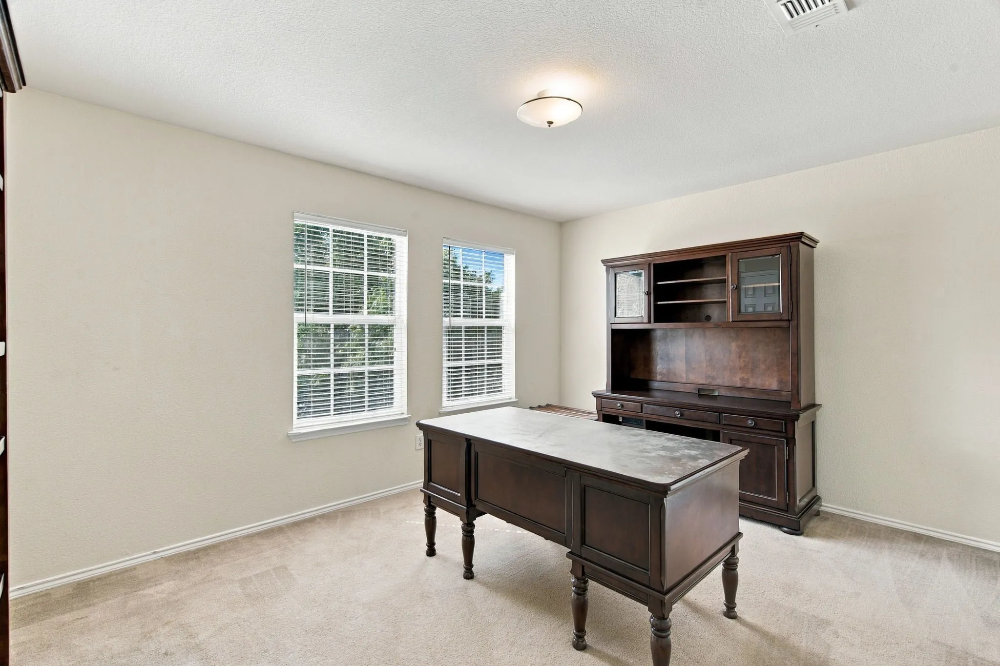 Single Family Residence For Sale in Tarrant County , 9856 Parkmere Drive, Fort Worth, Texas 76108, 4 Bedroom, 3 Bathroom, 2 Garage spaces, 2,740 Sqft, built in 2002, mls#21372317, Real Estate Agent in Fort Worth, Homes For Sale in Tarrant county, Homes For Sale in Fort Worth, Realtor in Fort Worth Texas, Real Estate Brokerage Independent Realty Texas, Luminita Cordes Realtor