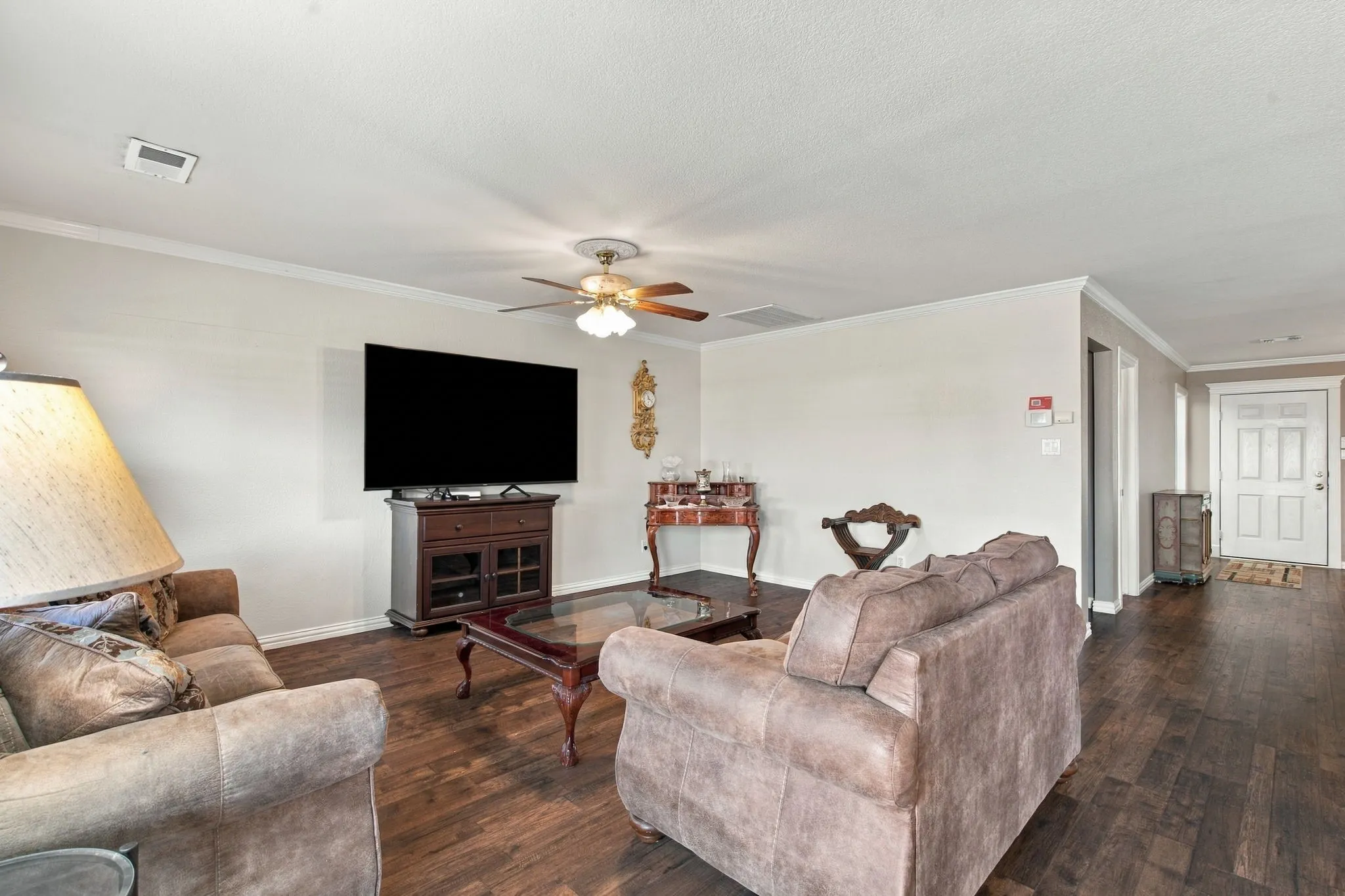 Single Family Residence For Sale in Tarrant County , 9856 Parkmere Drive, Fort Worth, Texas 76108, 4 Bedroom, 3 Bathroom, 2 Garage spaces, 2,740 Sqft, built in 2002, mls#21372317, Real Estate Agent in Fort Worth, Homes For Sale in Tarrant county, Homes For Sale in Fort Worth, Realtor in Fort Worth Texas, Real Estate Brokerage Independent Realty Texas, Luminita Cordes Realtor