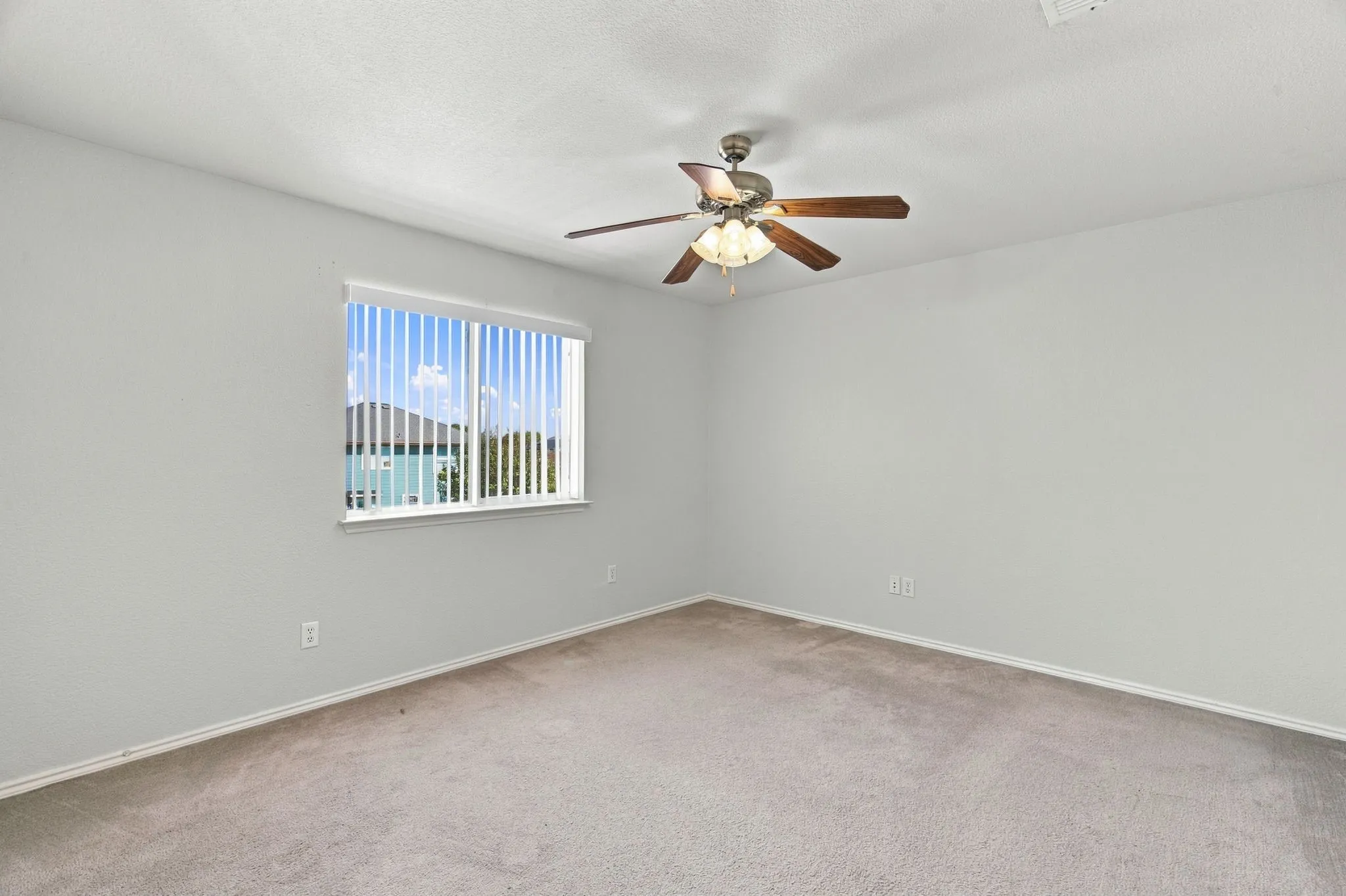 Single Family Residence For Sale in Tarrant County , 9856 Parkmere Drive, Fort Worth, Texas 76108, 4 Bedroom, 3 Bathroom, 2 Garage spaces, 2,740 Sqft, built in 2002, mls#21372317, Real Estate Agent in Fort Worth, Homes For Sale in Tarrant county, Homes For Sale in Fort Worth, Realtor in Fort Worth Texas, Real Estate Brokerage Independent Realty Texas, Luminita Cordes Realtor