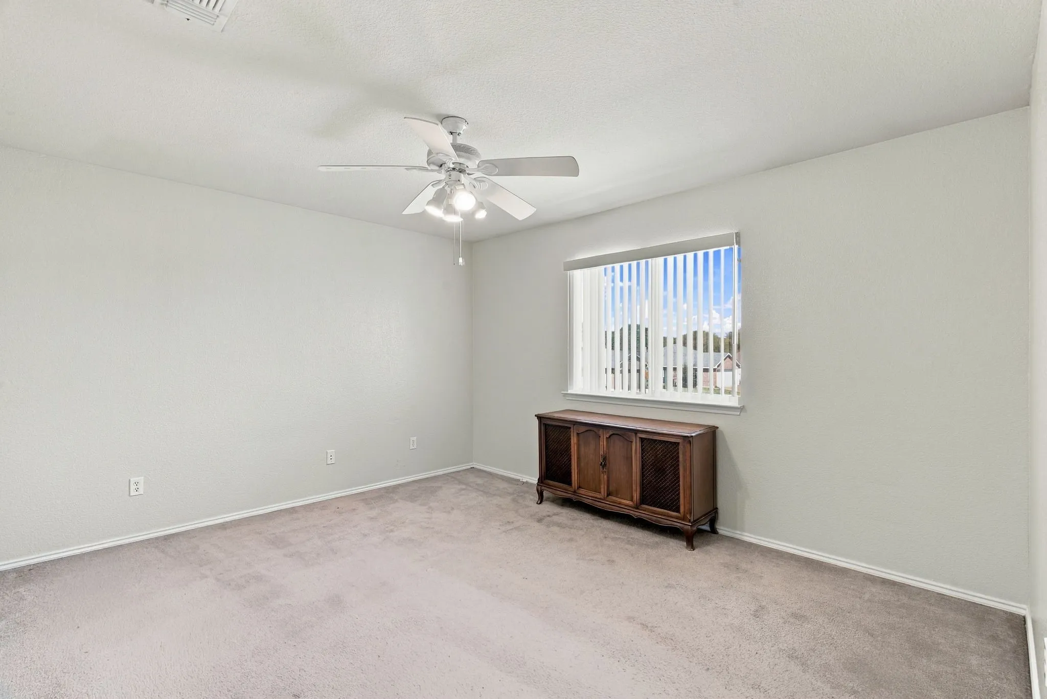 Single Family Residence For Sale in Tarrant County , 9856 Parkmere Drive, Fort Worth, Texas 76108, 4 Bedroom, 3 Bathroom, 2 Garage spaces, 2,740 Sqft, built in 2002, mls#21372317, Real Estate Agent in Fort Worth, Homes For Sale in Tarrant county, Homes For Sale in Fort Worth, Realtor in Fort Worth Texas, Real Estate Brokerage Independent Realty Texas, Luminita Cordes Realtor