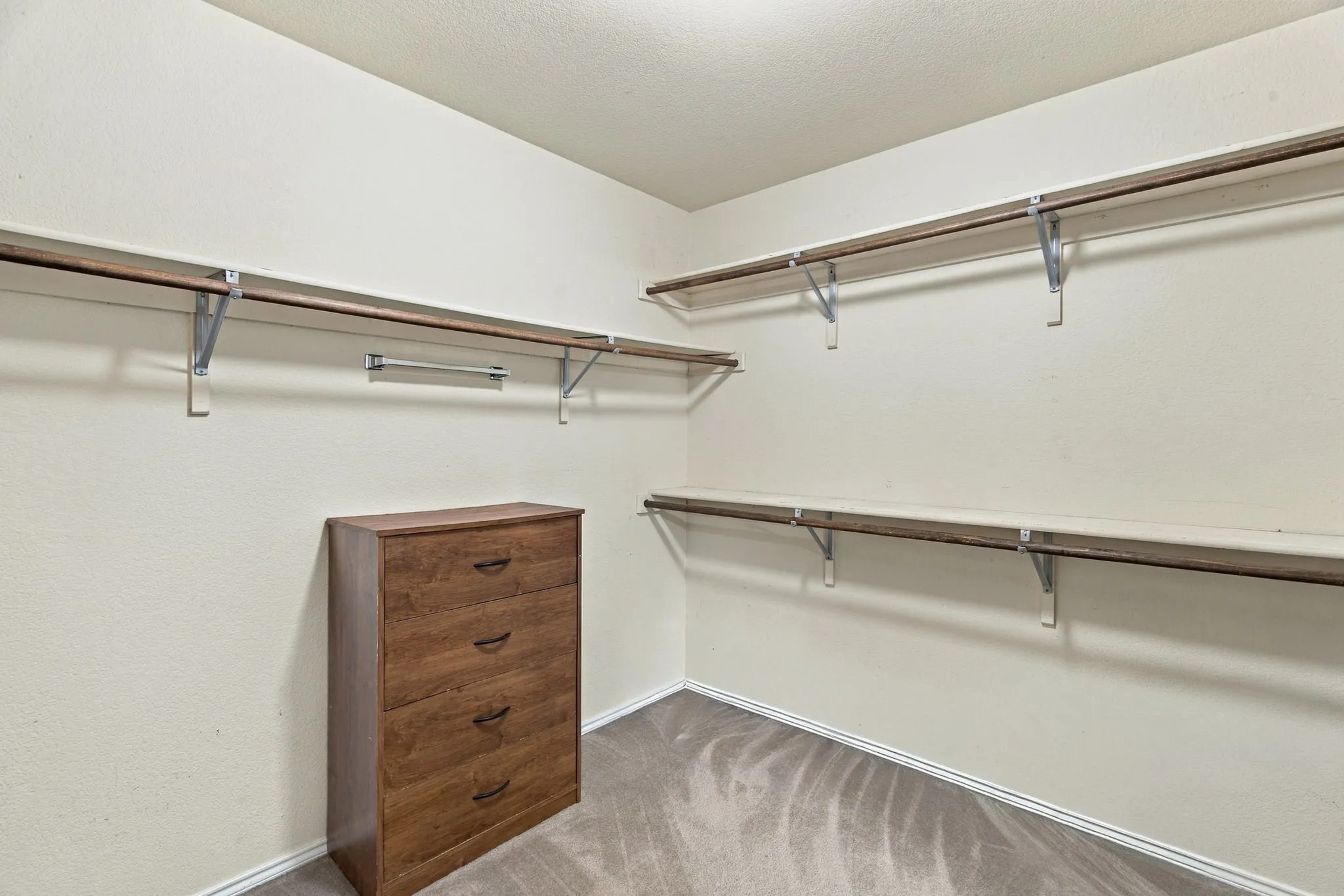Single Family Residence For Sale in Tarrant County , 9856 Parkmere Drive, Fort Worth, Texas 76108, 4 Bedroom, 3 Bathroom, 2 Garage spaces, 2,740 Sqft, built in 2002, mls#21372317, Real Estate Agent in Fort Worth, Homes For Sale in Tarrant county, Homes For Sale in Fort Worth, Realtor in Fort Worth Texas, Real Estate Brokerage Independent Realty Texas, Luminita Cordes Realtor