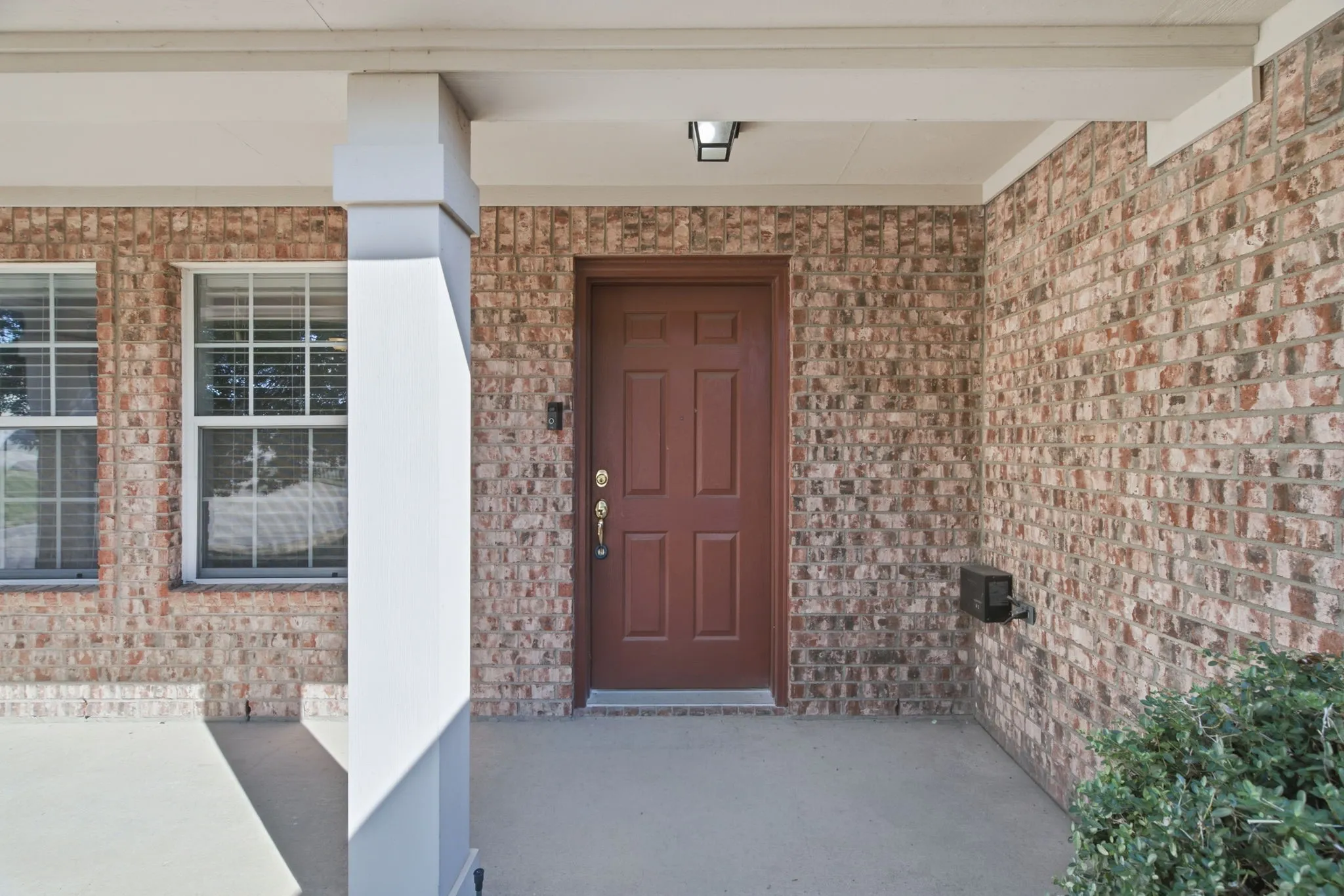 Single Family Residence For Sale in Tarrant County , 9856 Parkmere Drive, Fort Worth, Texas 76108, 4 Bedroom, 3 Bathroom, 2 Garage spaces, 2,740 Sqft, built in 2002, mls#21372317, Real Estate Agent in Fort Worth, Homes For Sale in Tarrant county, Homes For Sale in Fort Worth, Realtor in Fort Worth Texas, Real Estate Brokerage Independent Realty Texas, Luminita Cordes Realtor
