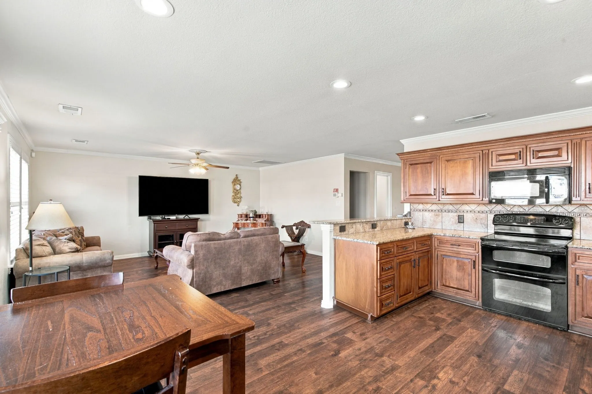 Single Family Residence For Sale in Tarrant County , 9856 Parkmere Drive, Fort Worth, Texas 76108, 4 Bedroom, 3 Bathroom, 2 Garage spaces, 2,740 Sqft, built in 2002, mls#21372317, Real Estate Agent in Fort Worth, Homes For Sale in Tarrant county, Homes For Sale in Fort Worth, Realtor in Fort Worth Texas, Real Estate Brokerage Independent Realty Texas, Luminita Cordes Realtor