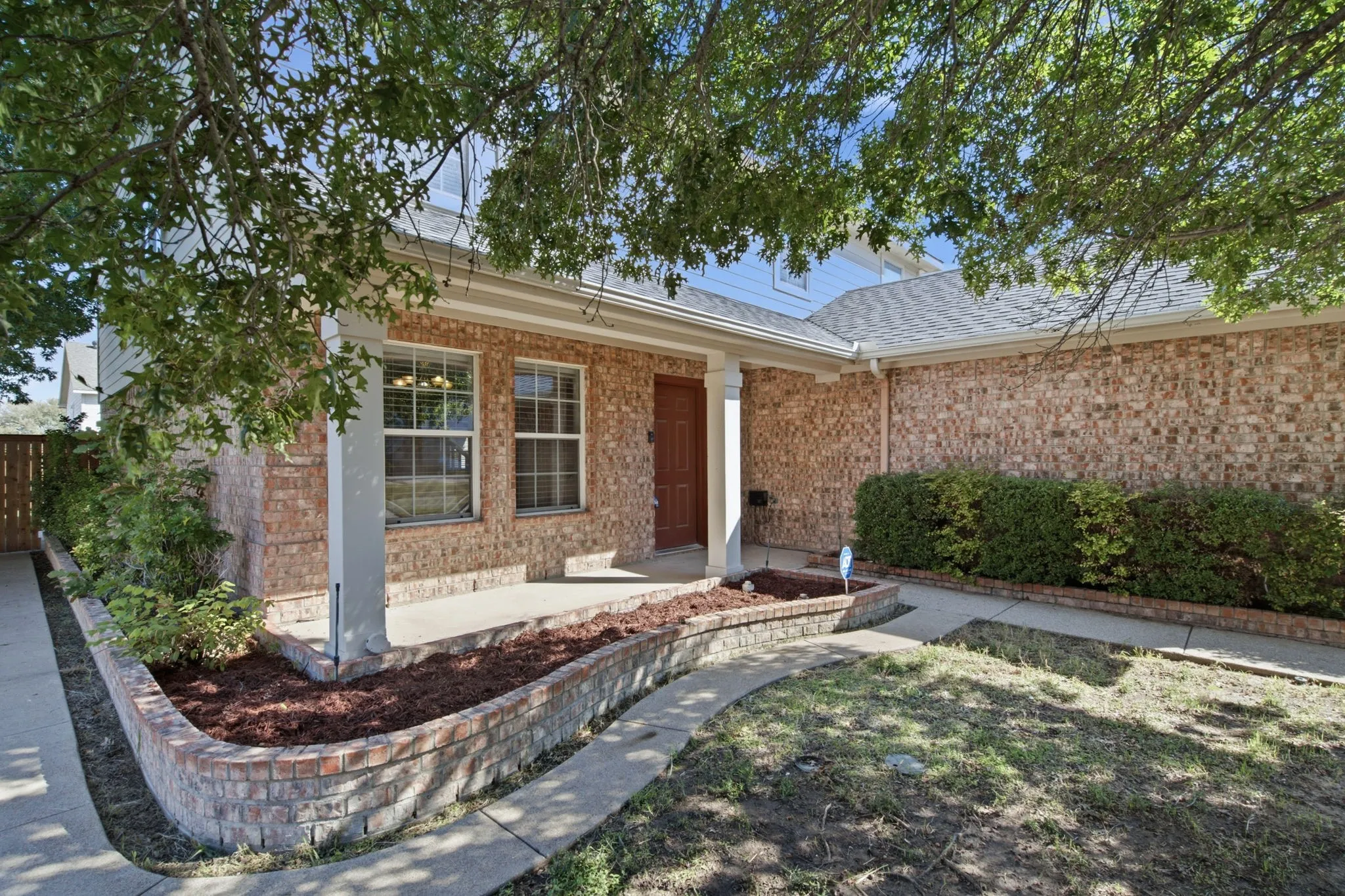 Single Family Residence For Sale in Tarrant County , 9856 Parkmere Drive, Fort Worth, Texas 76108, 4 Bedroom, 3 Bathroom, 2 Garage spaces, 2,740 Sqft, built in 2002, mls#21372317, Real Estate Agent in Fort Worth, Homes For Sale in Tarrant county, Homes For Sale in Fort Worth, Realtor in Fort Worth Texas, Real Estate Brokerage Independent Realty Texas, Luminita Cordes Realtor