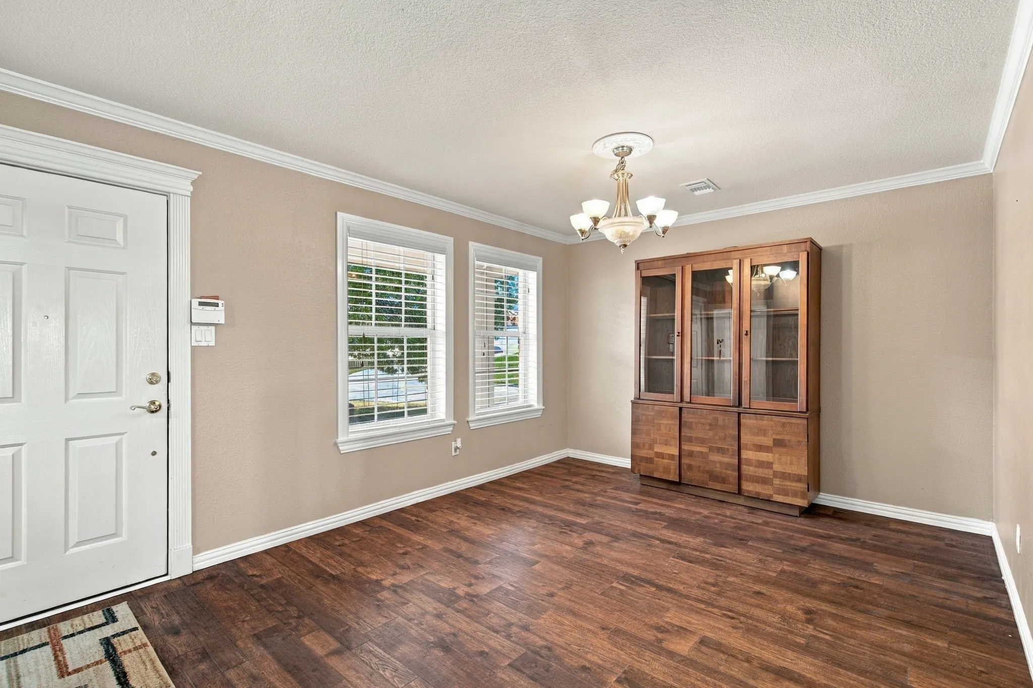 Single Family Residence For Sale in Tarrant County , 9856 Parkmere Drive, Fort Worth, Texas 76108, 4 Bedroom, 3 Bathroom, 2 Garage spaces, 2,740 Sqft, built in 2002, mls#21372317, Real Estate Agent in Fort Worth, Homes For Sale in Tarrant county, Homes For Sale in Fort Worth, Realtor in Fort Worth Texas, Real Estate Brokerage Independent Realty Texas, Luminita Cordes Realtor